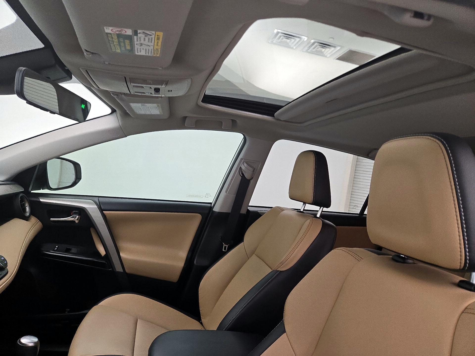 Thumbnail: 2018 Toyota RAV4 - 19