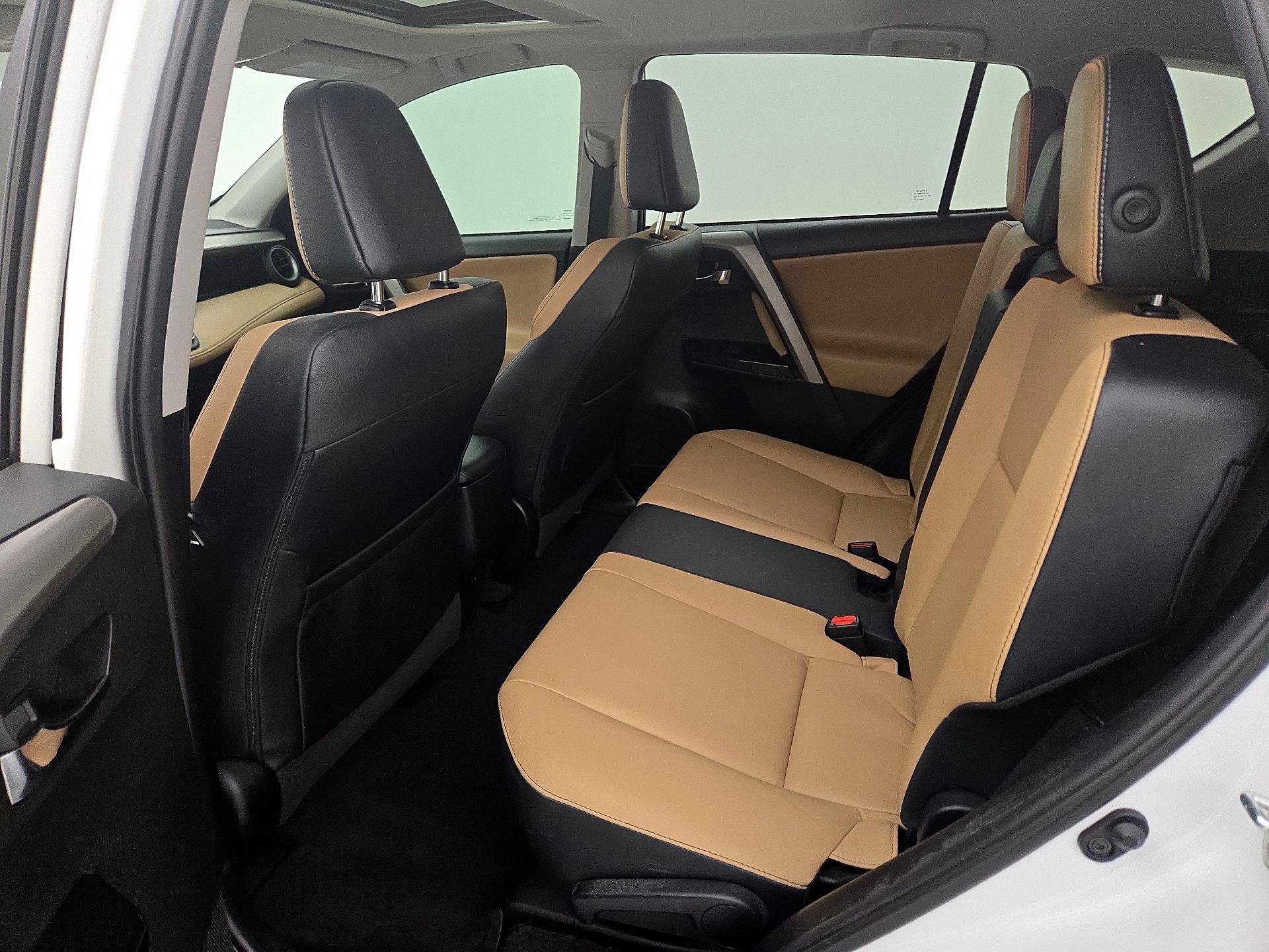 Thumbnail: 2018 Toyota RAV4 - 20