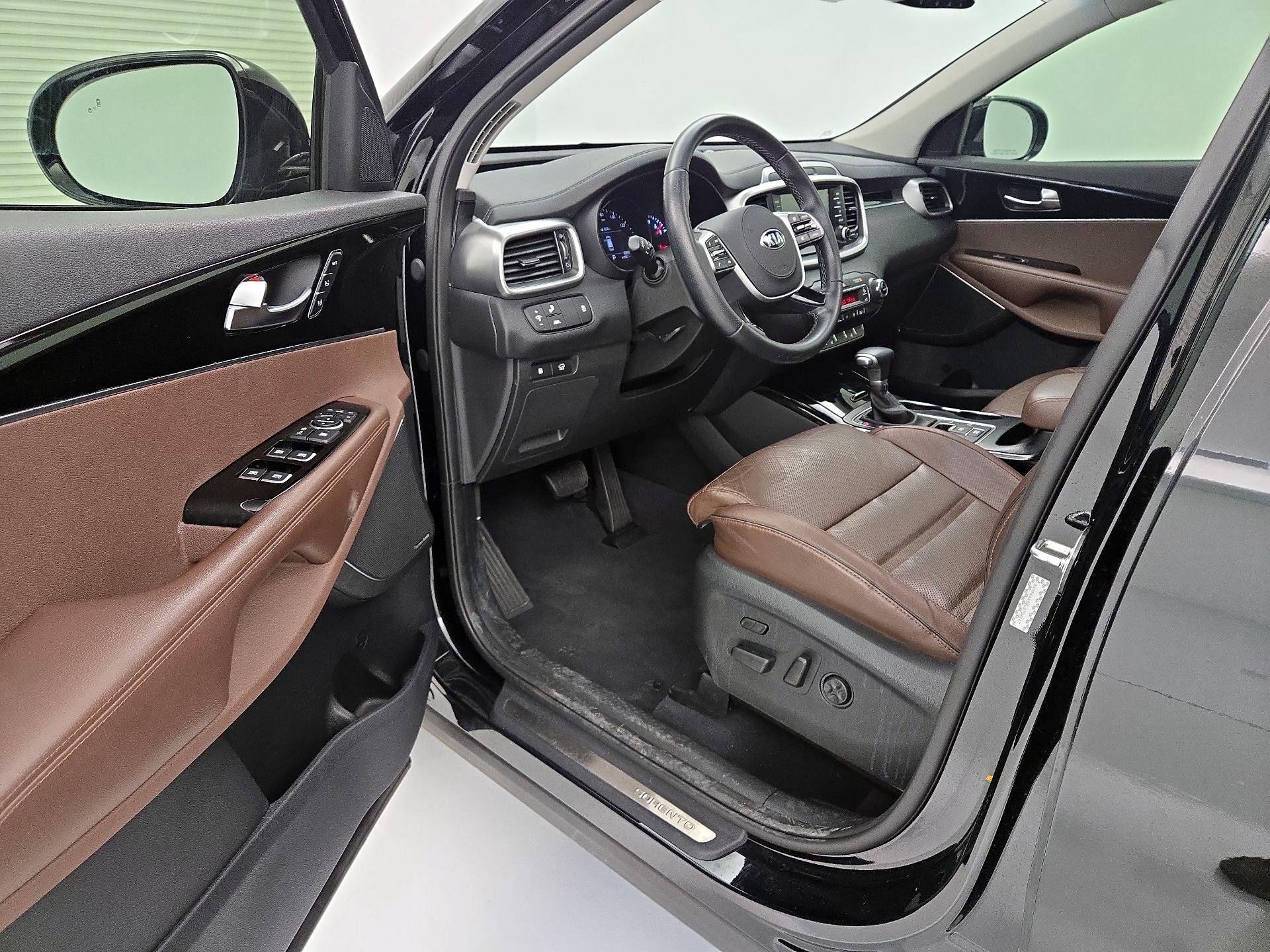 Thumbnail: 2020 Kia Sorento - 9