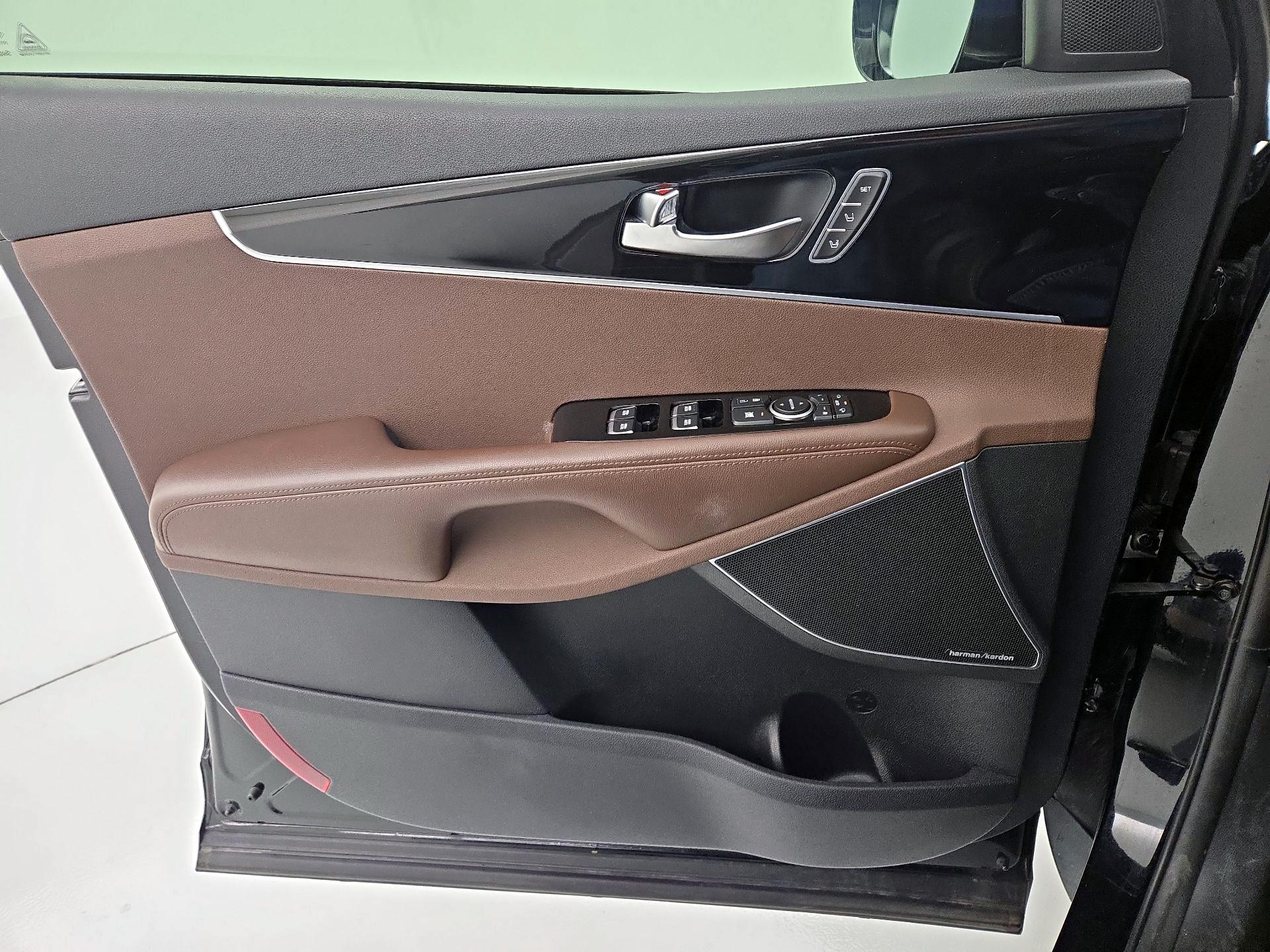 Thumbnail: 2020 Kia Sorento - 10