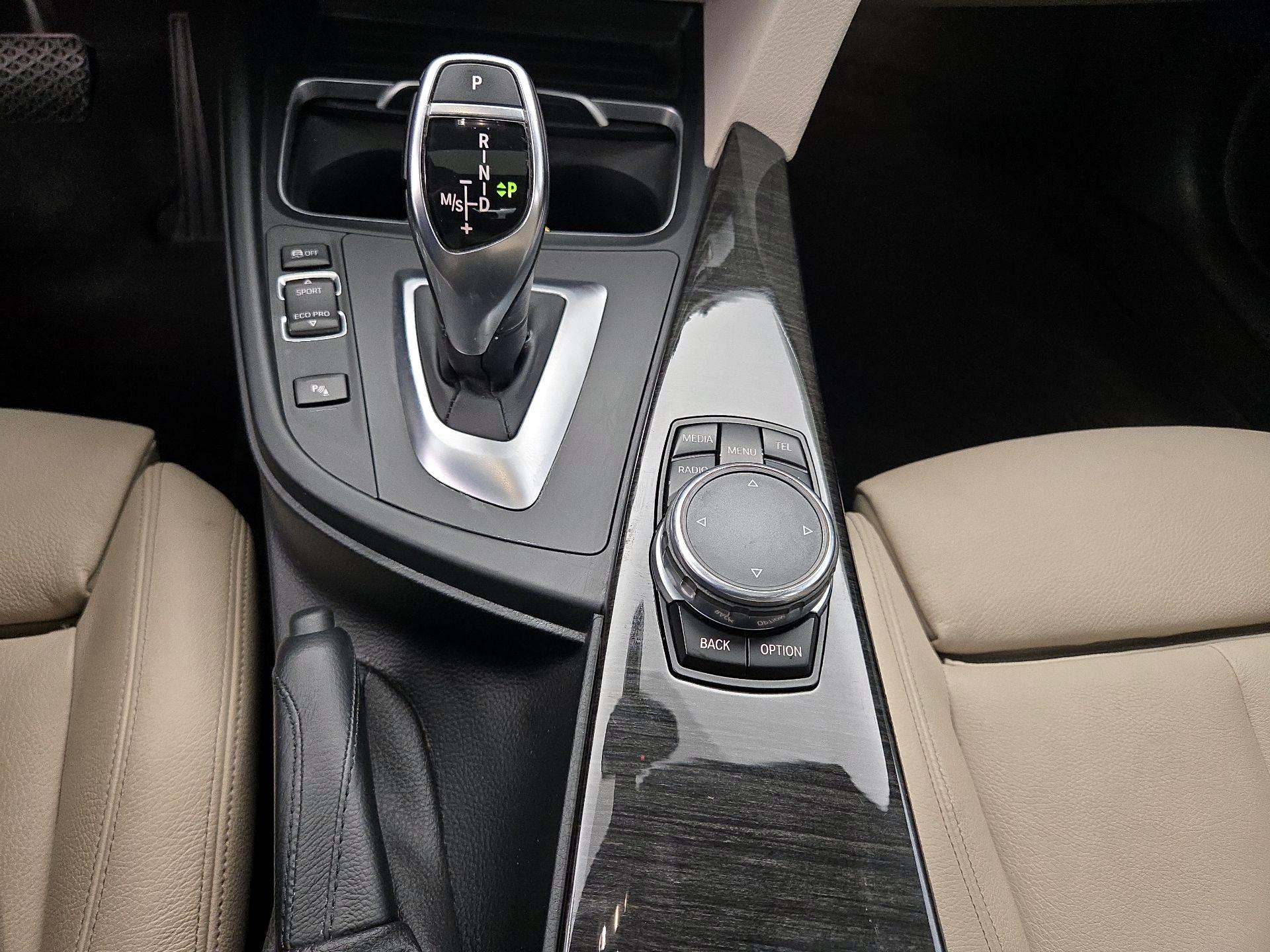 Thumbnail: 2016 BMW 3 Series - 18