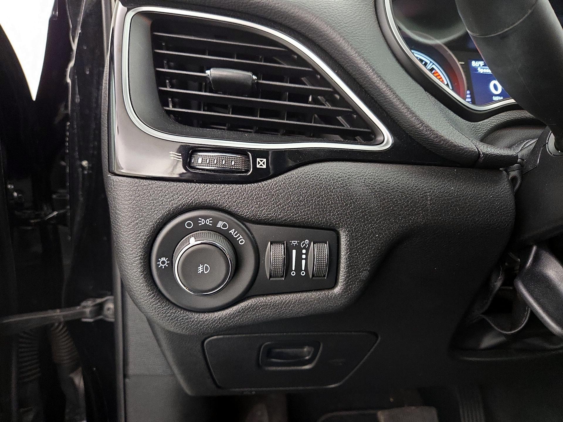 Thumbnail: 2021 Jeep Cherokee - 13