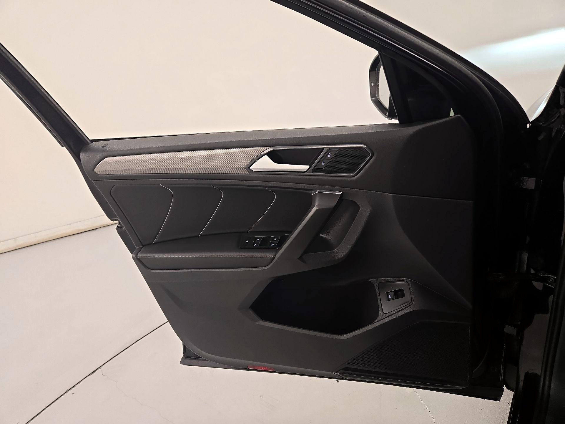 Thumbnail: 2022 Volkswagen Tiguan - 12