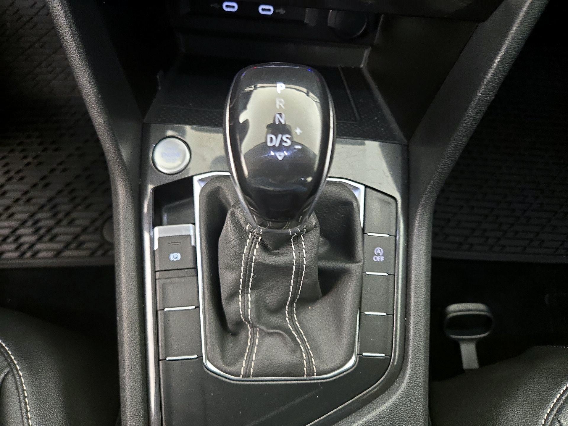 Thumbnail: 2022 Volkswagen Tiguan - 17