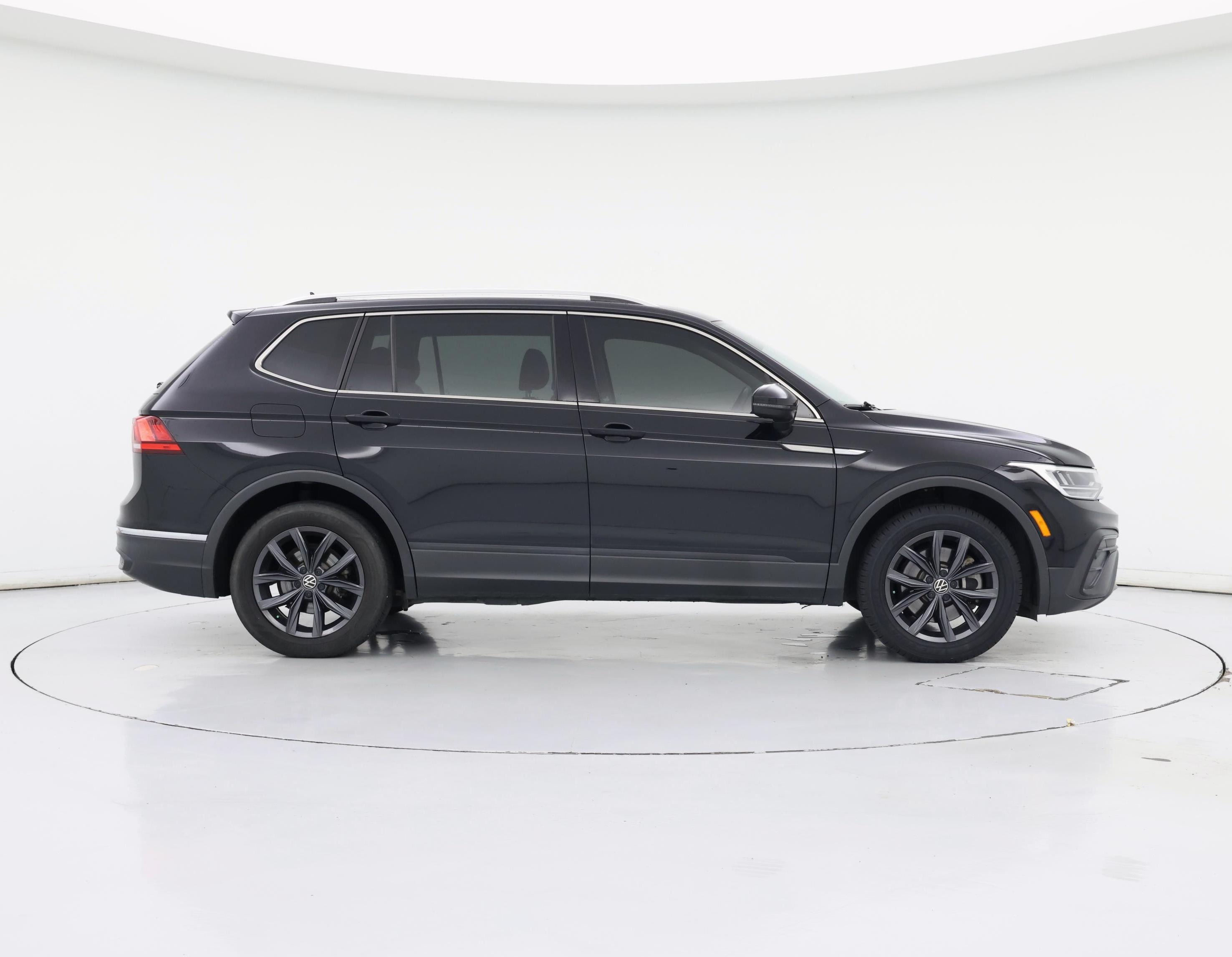 Thumbnail: 2022 Volkswagen Tiguan - 7