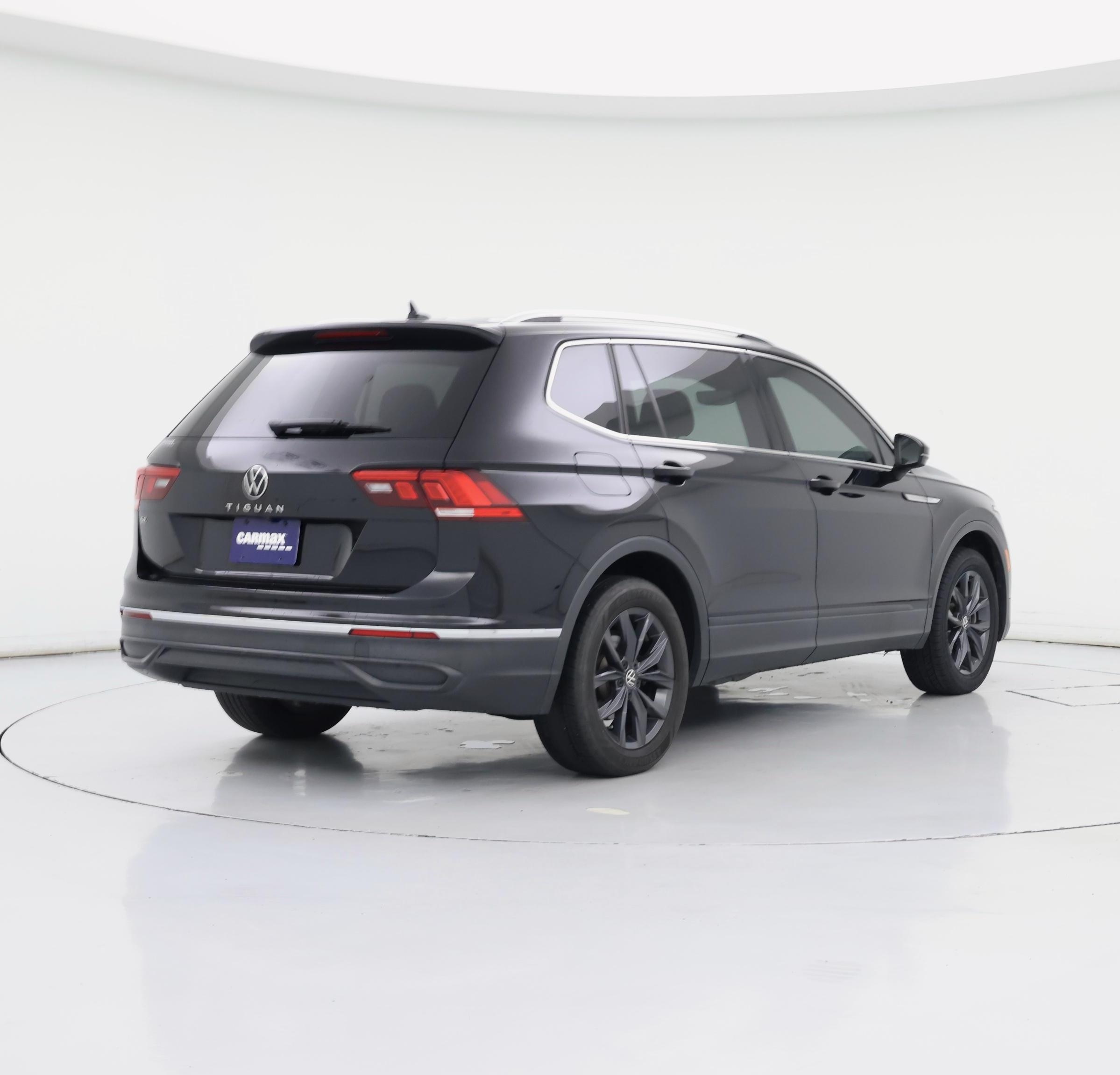 Thumbnail: 2022 Volkswagen Tiguan - 8