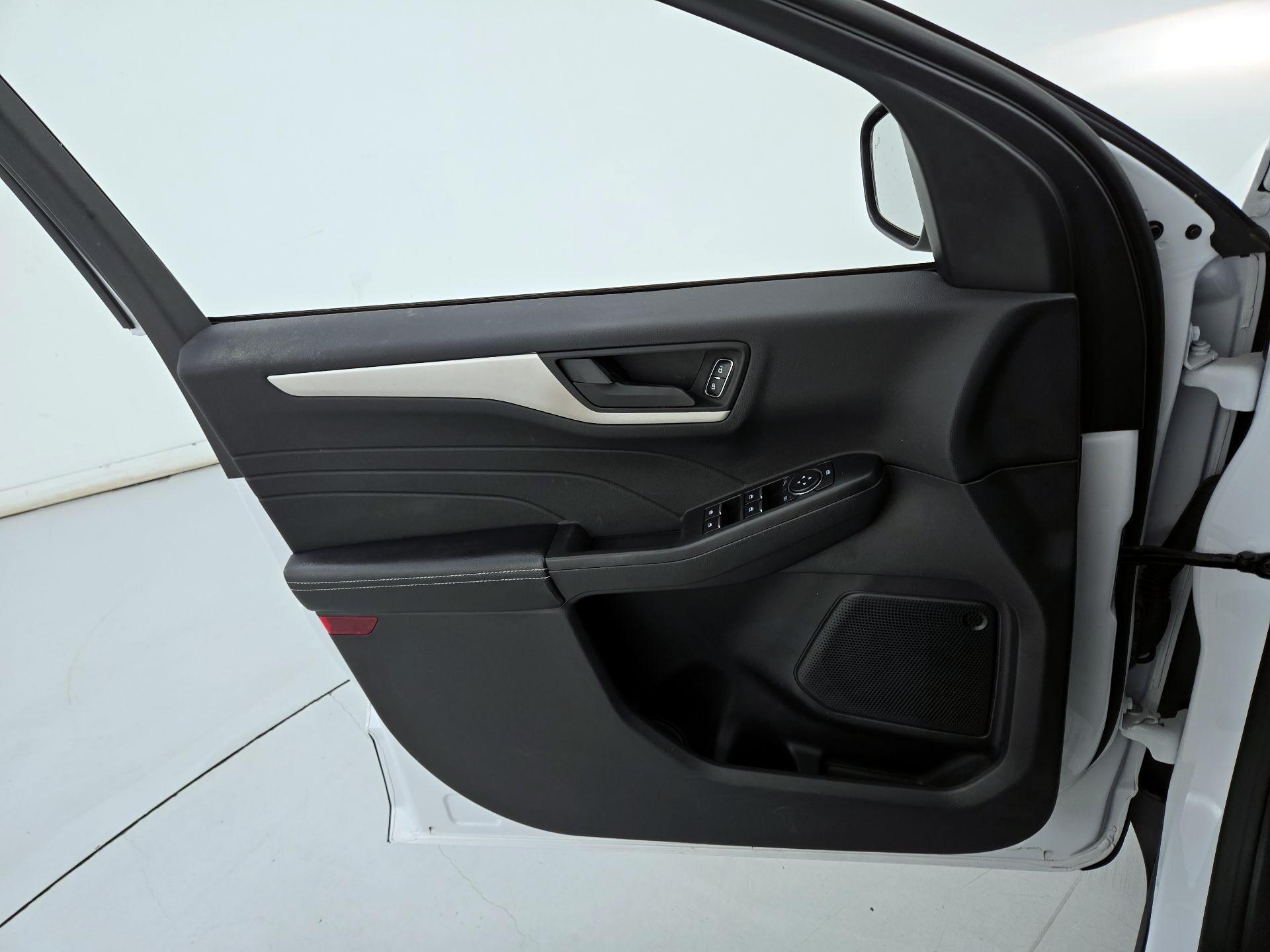 Thumbnail: 2022 Ford Escape - 12