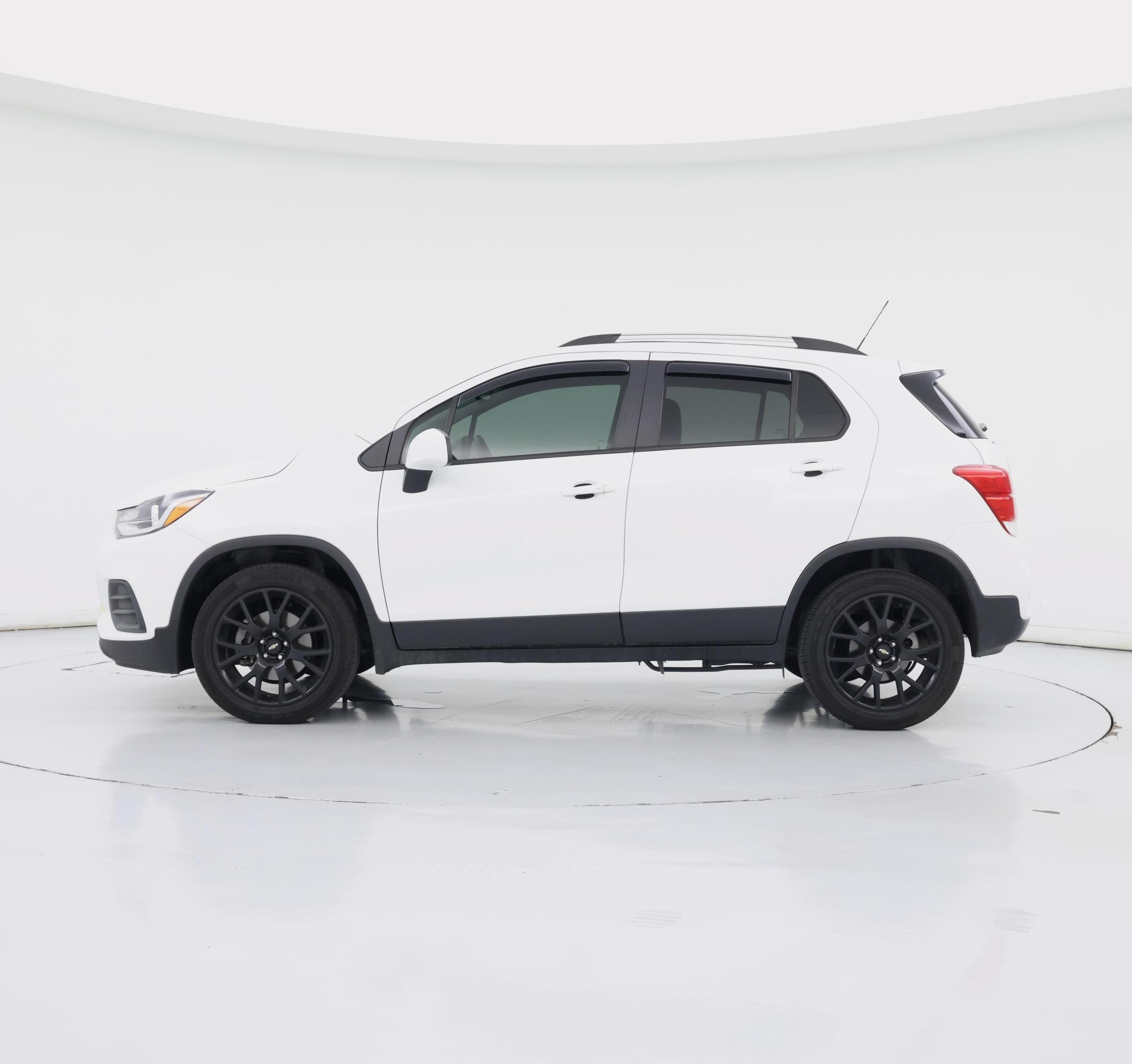 Thumbnail: 2022 Chevrolet Trax - 3
