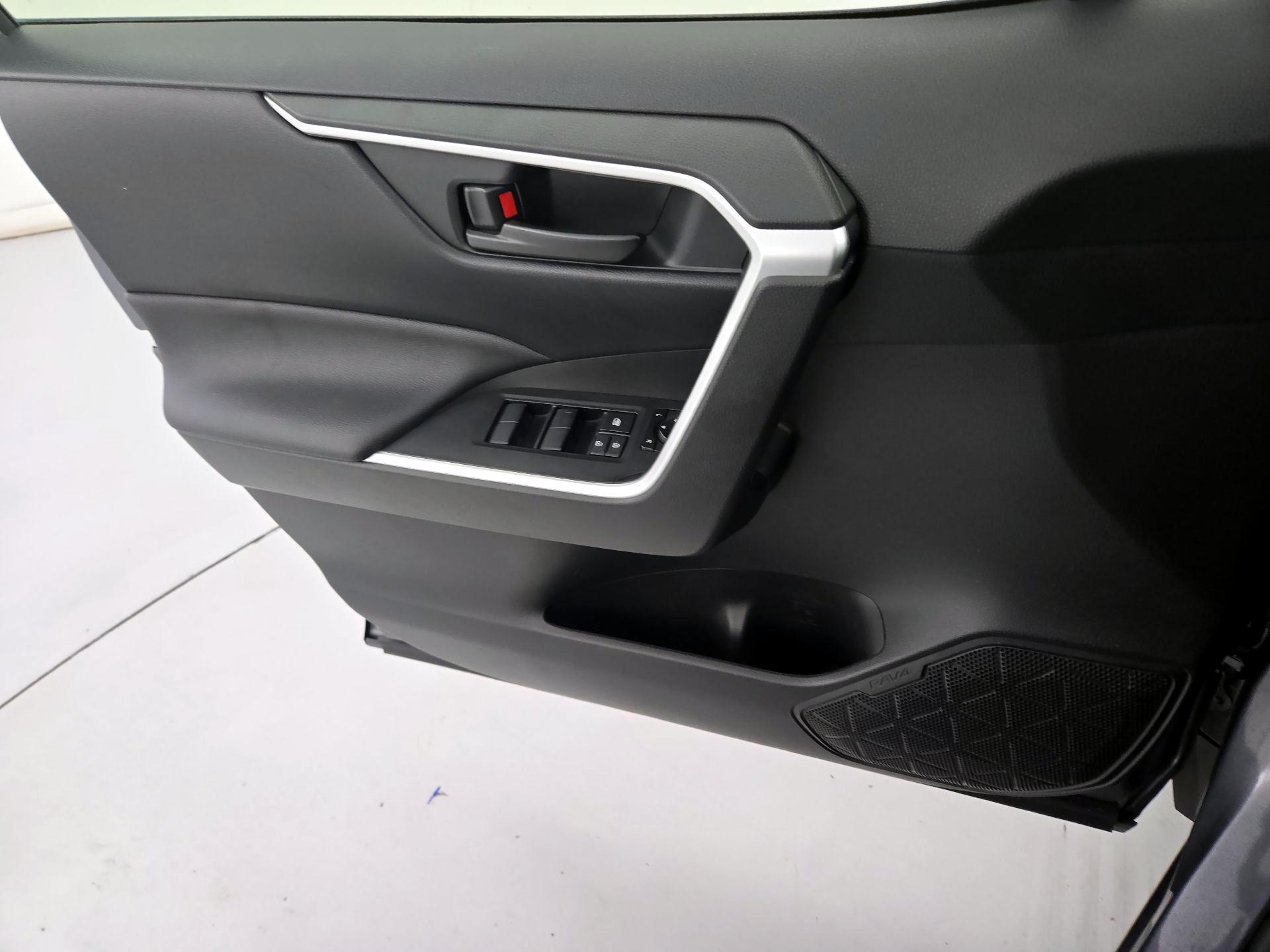 Thumbnail: 2020 Toyota RAV4 - 12