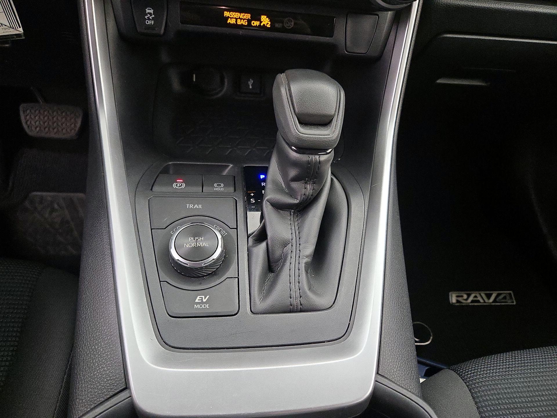 Thumbnail: 2020 Toyota RAV4 - 17