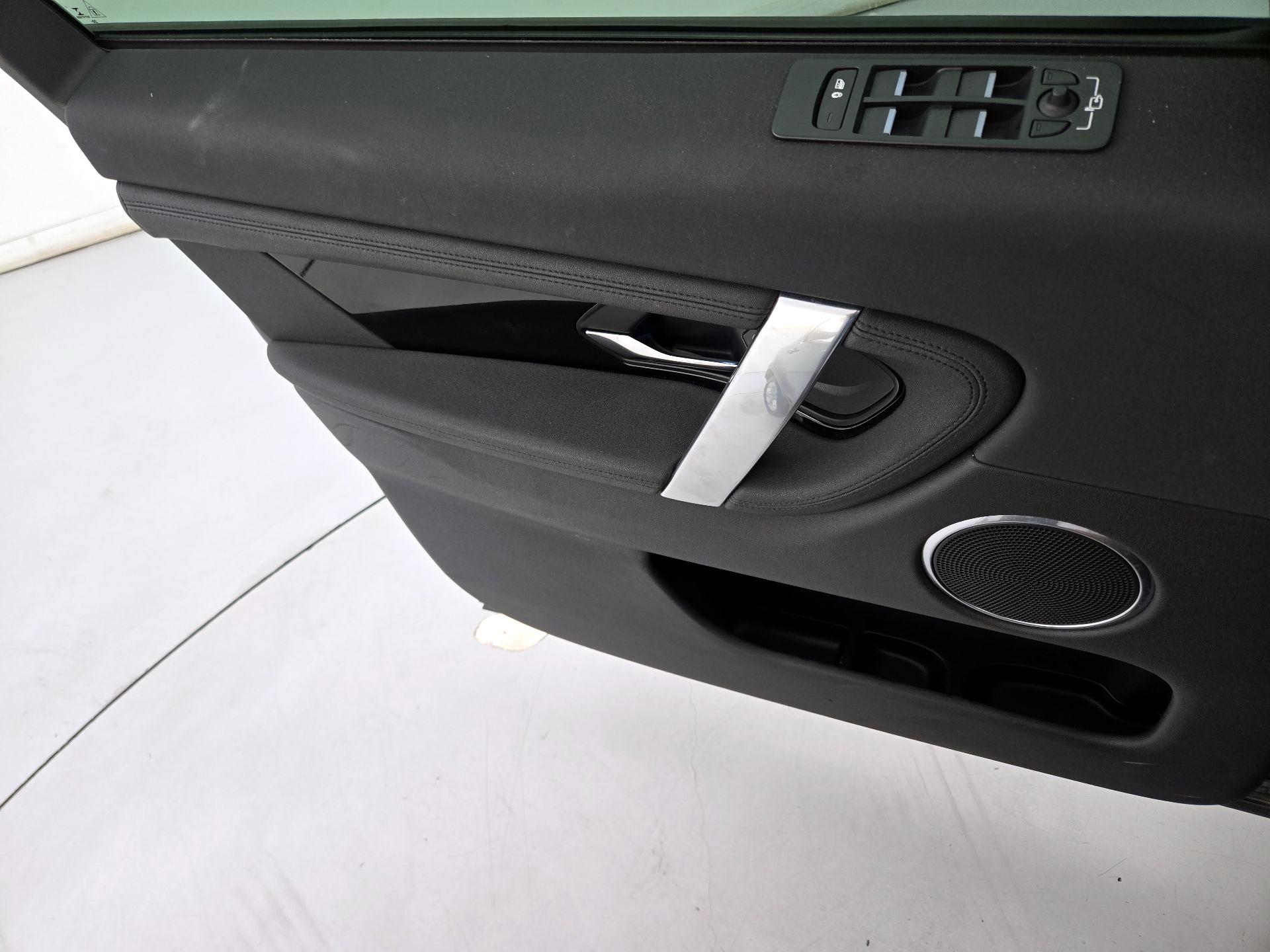 Thumbnail: 2021 Land Rover Discovery Sport - 12
