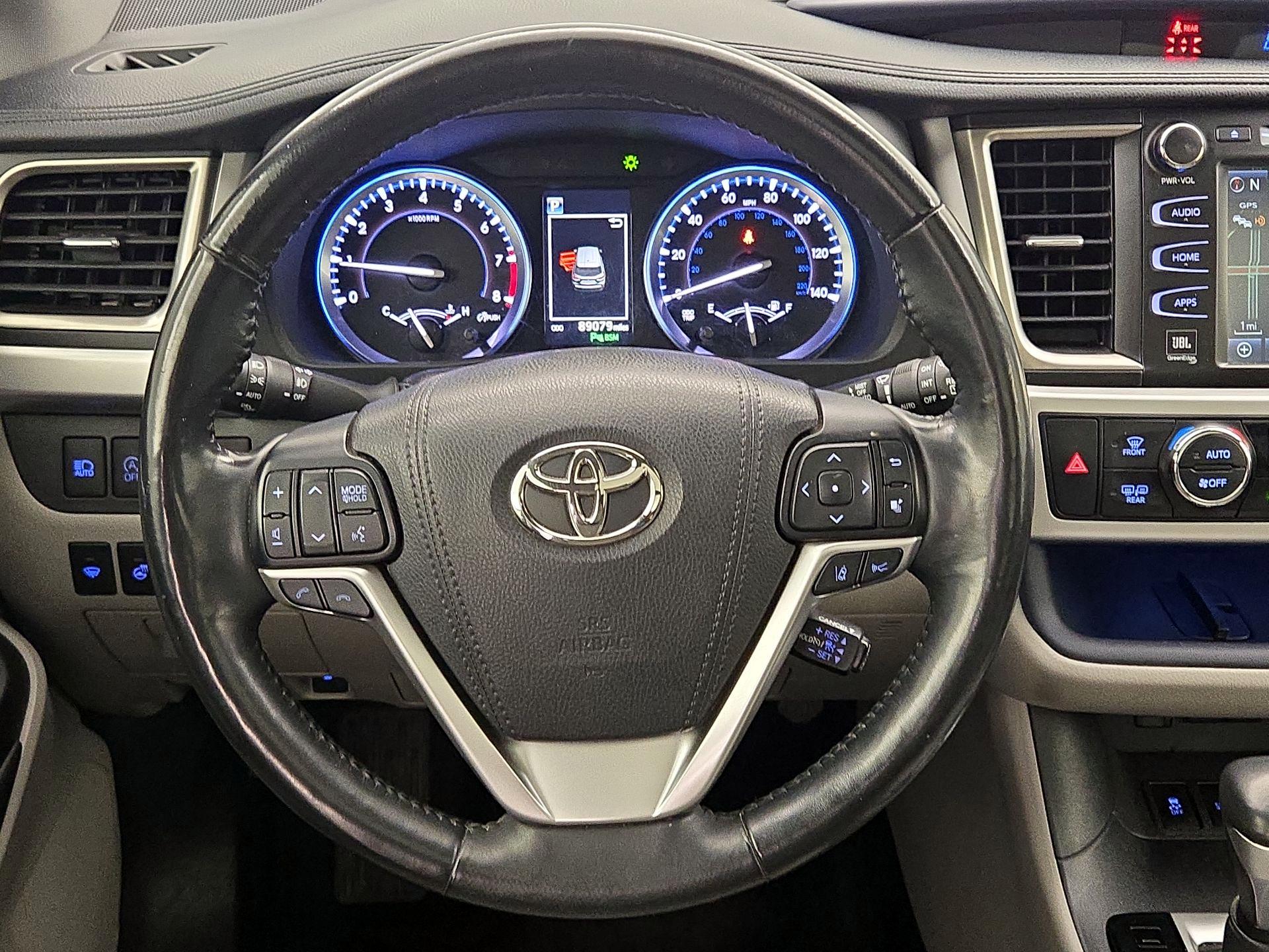 Thumbnail: 2017 Toyota Highlander - 10