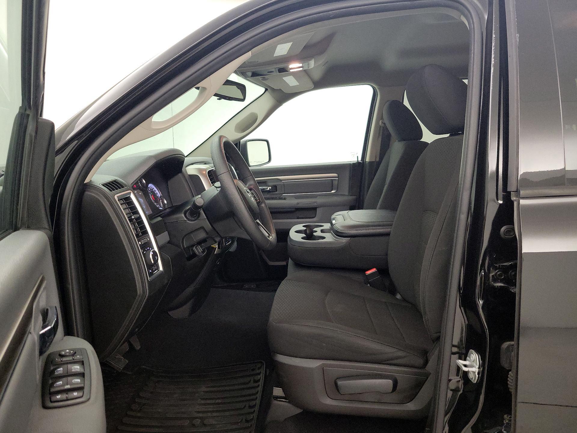 Thumbnail: 2019 RAM 1500 Classic - 11
