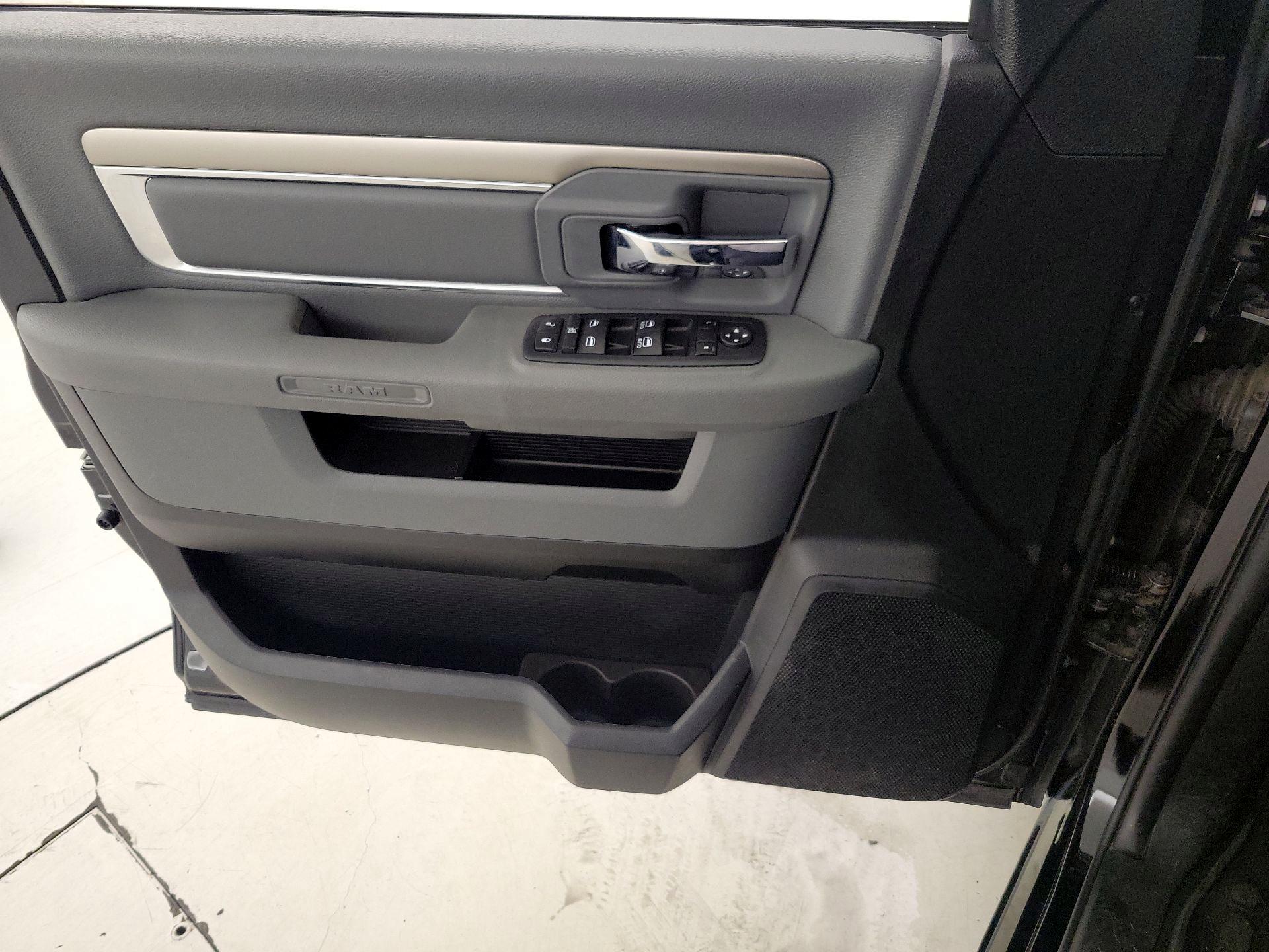 Thumbnail: 2019 RAM 1500 Classic - 12