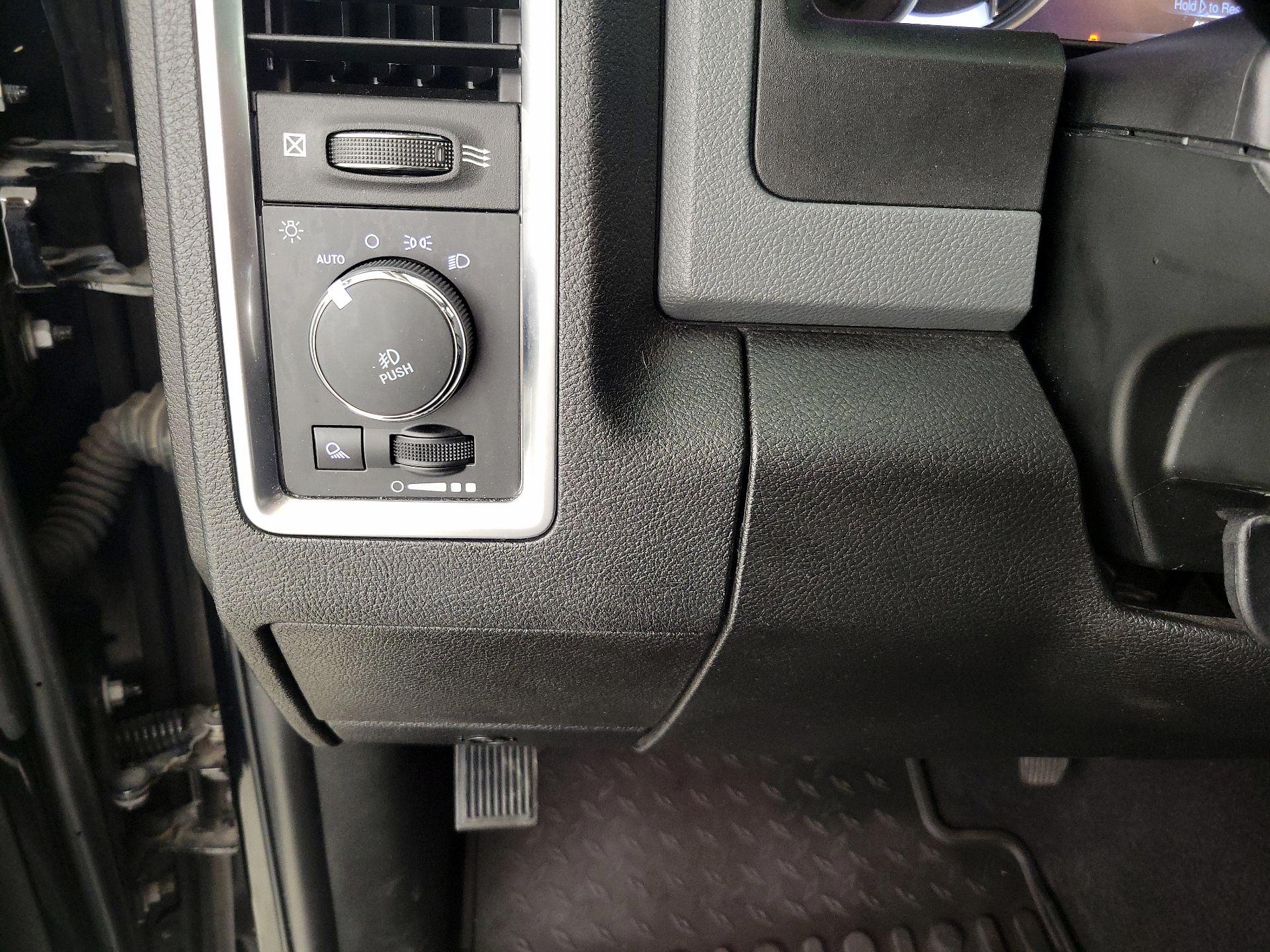 Thumbnail: 2019 RAM 1500 Classic - 13