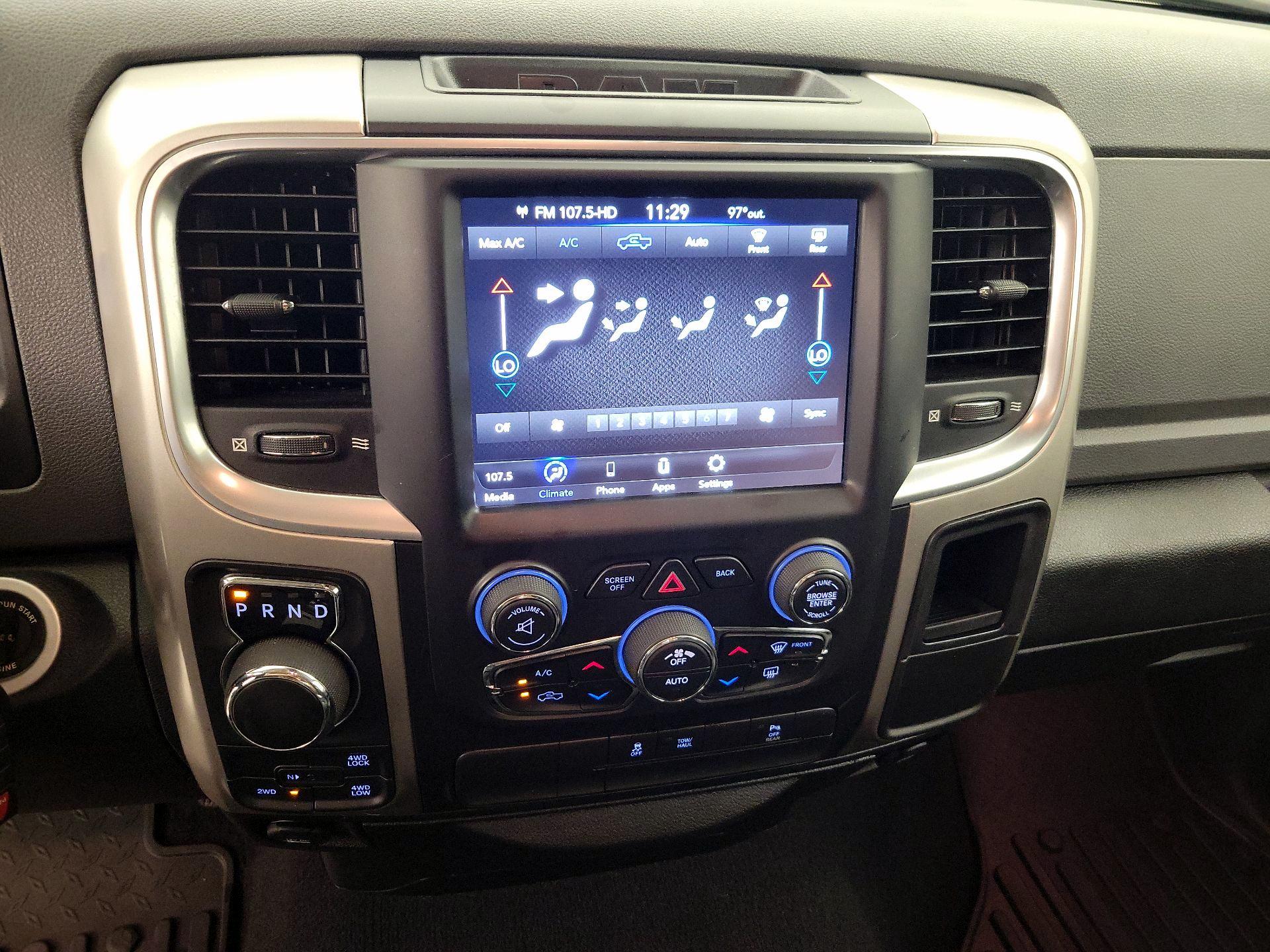 Thumbnail: 2019 RAM 1500 Classic - 16