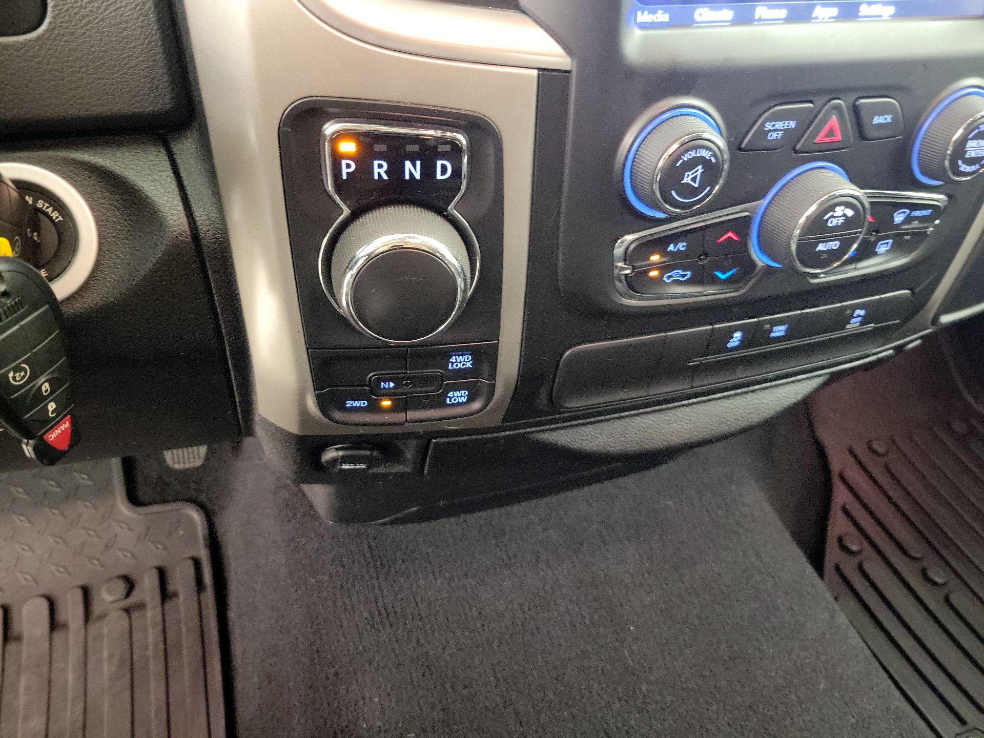 Thumbnail: 2019 RAM 1500 Classic - 17