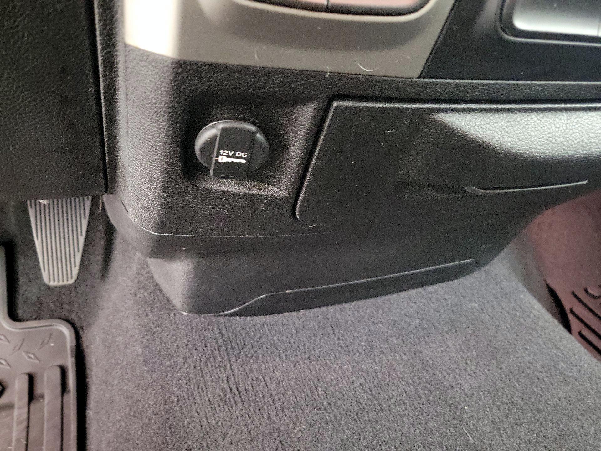 Thumbnail: 2019 RAM 1500 Classic - 18