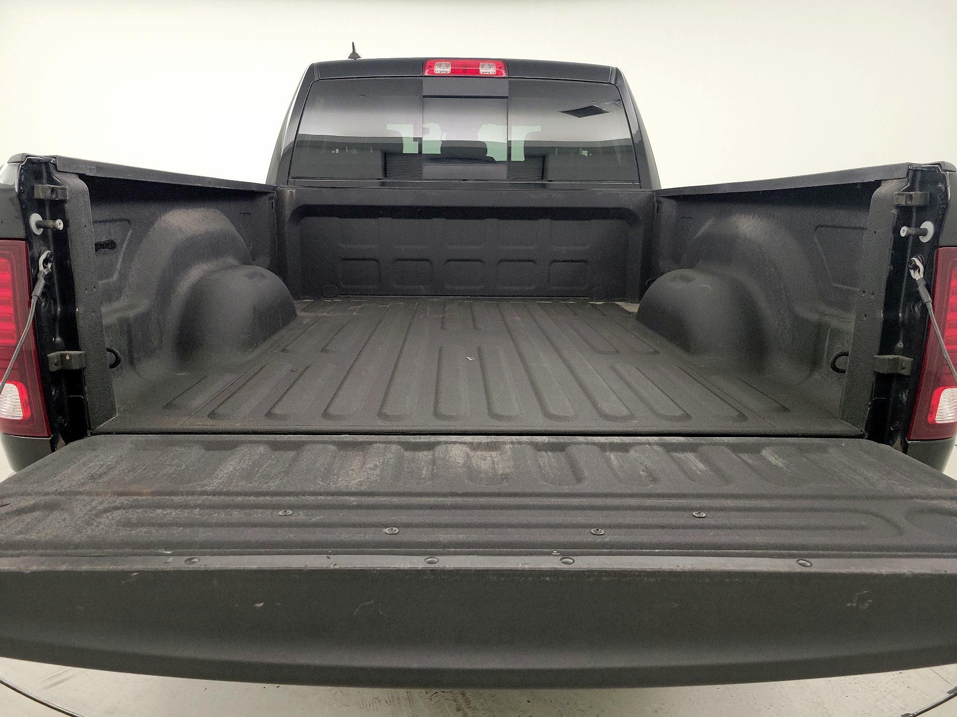 Thumbnail: 2019 RAM 1500 Classic - 20