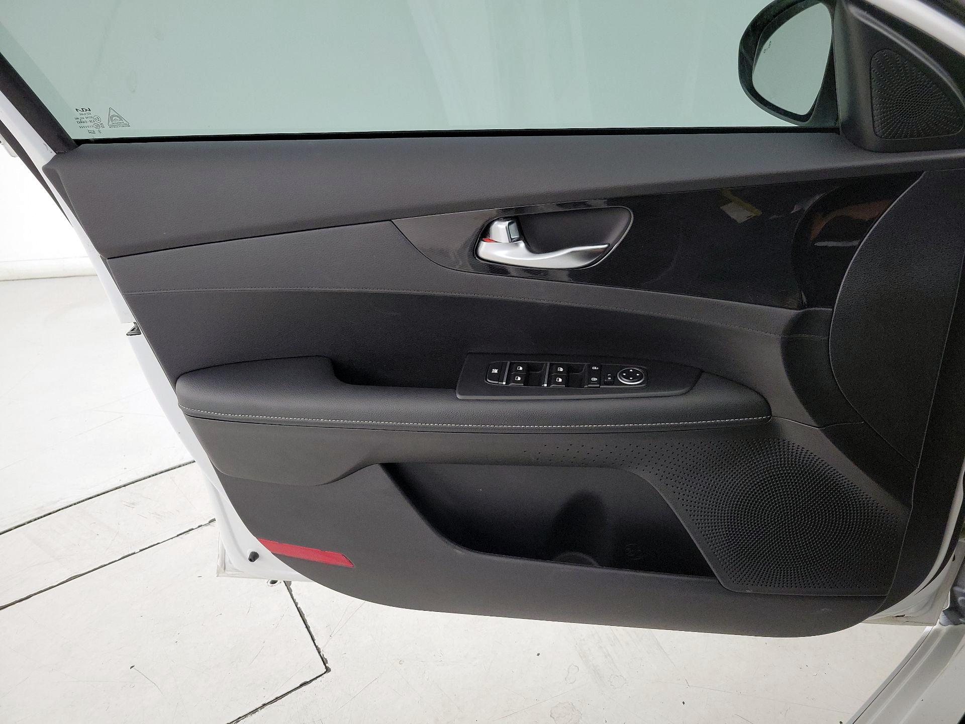 Thumbnail: 2024 Kia Forte - 12