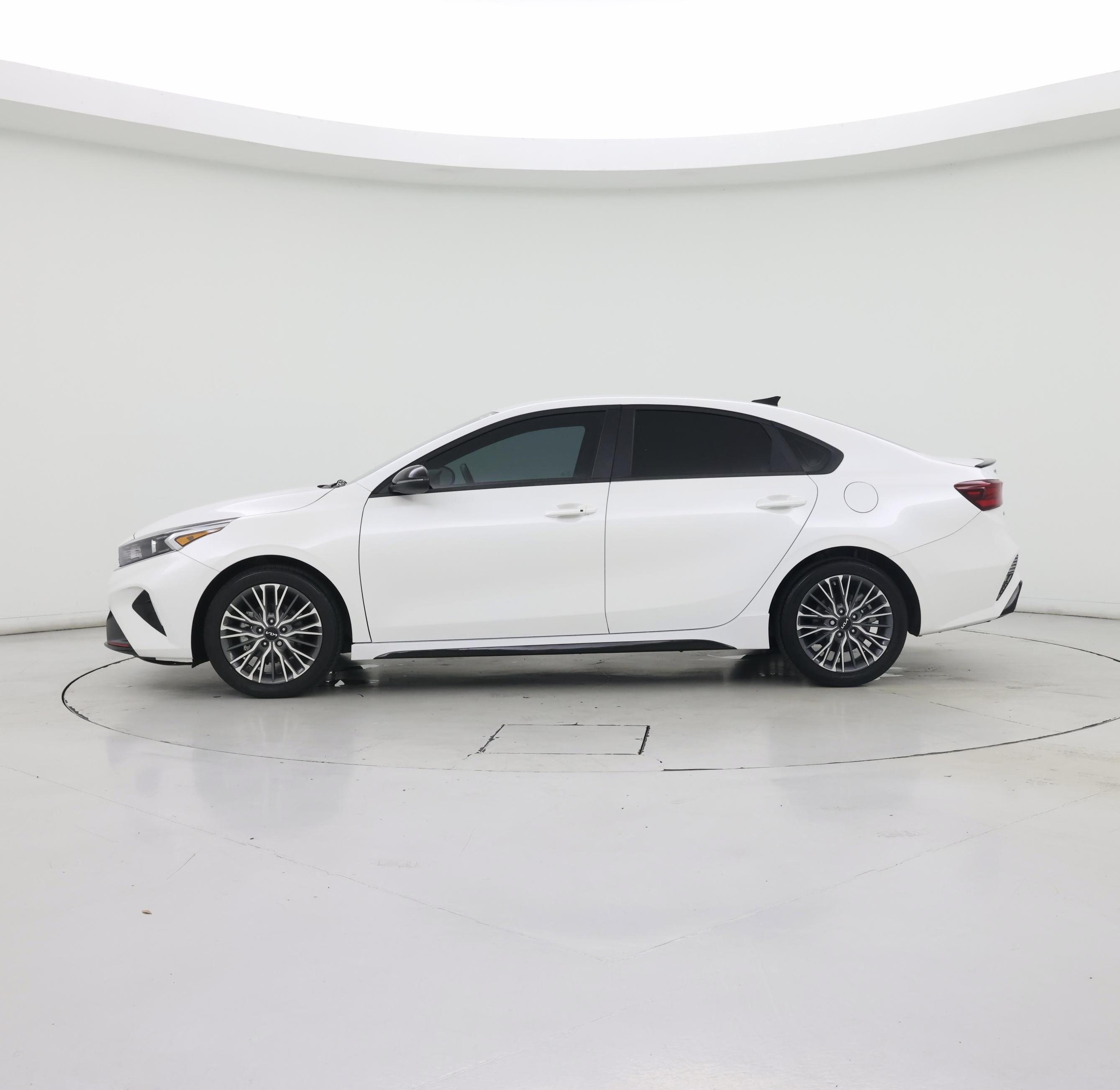 Thumbnail: 2024 Kia Forte - 3