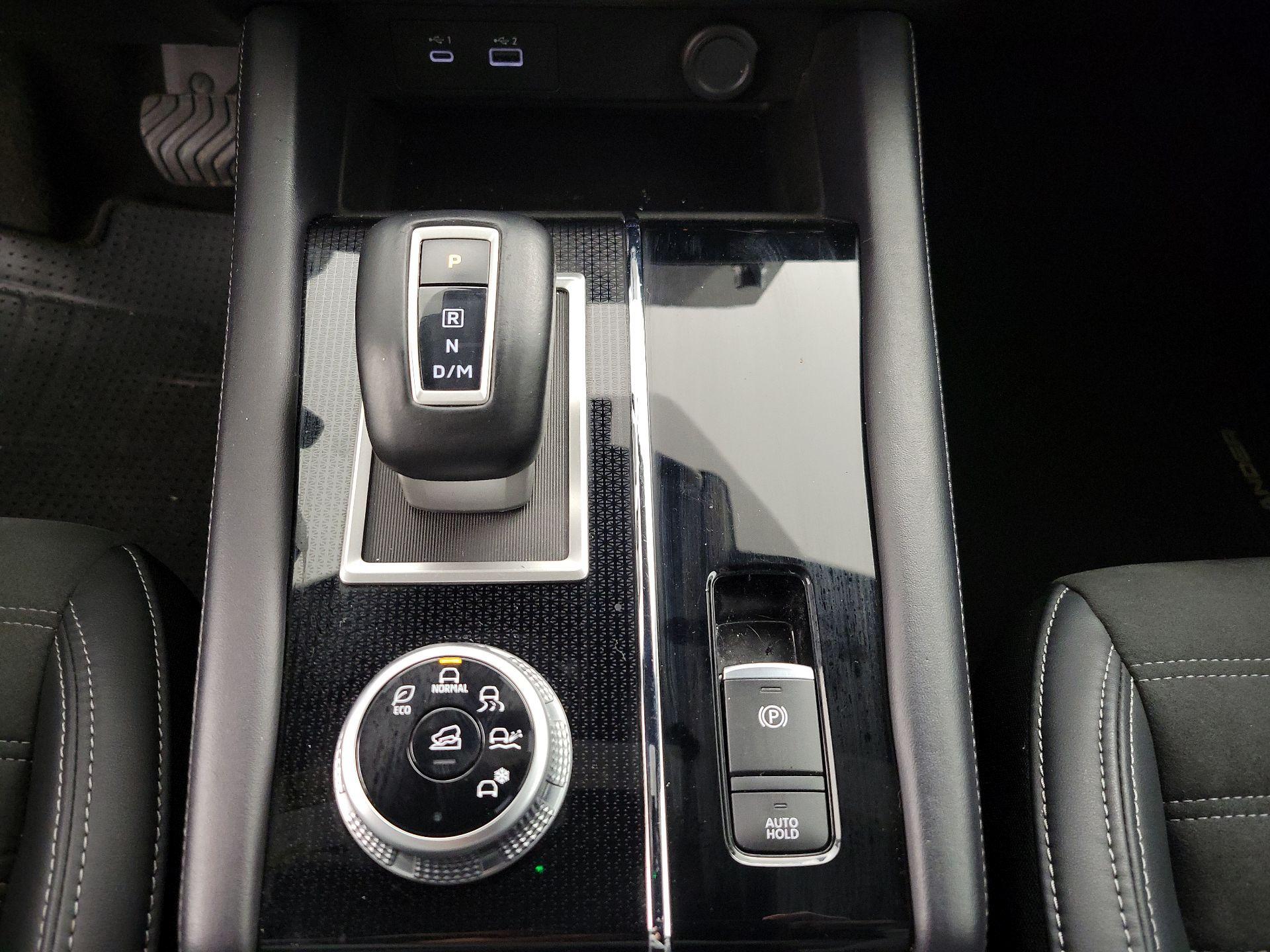 Thumbnail: 2023 Mitsubishi Outlander - 18