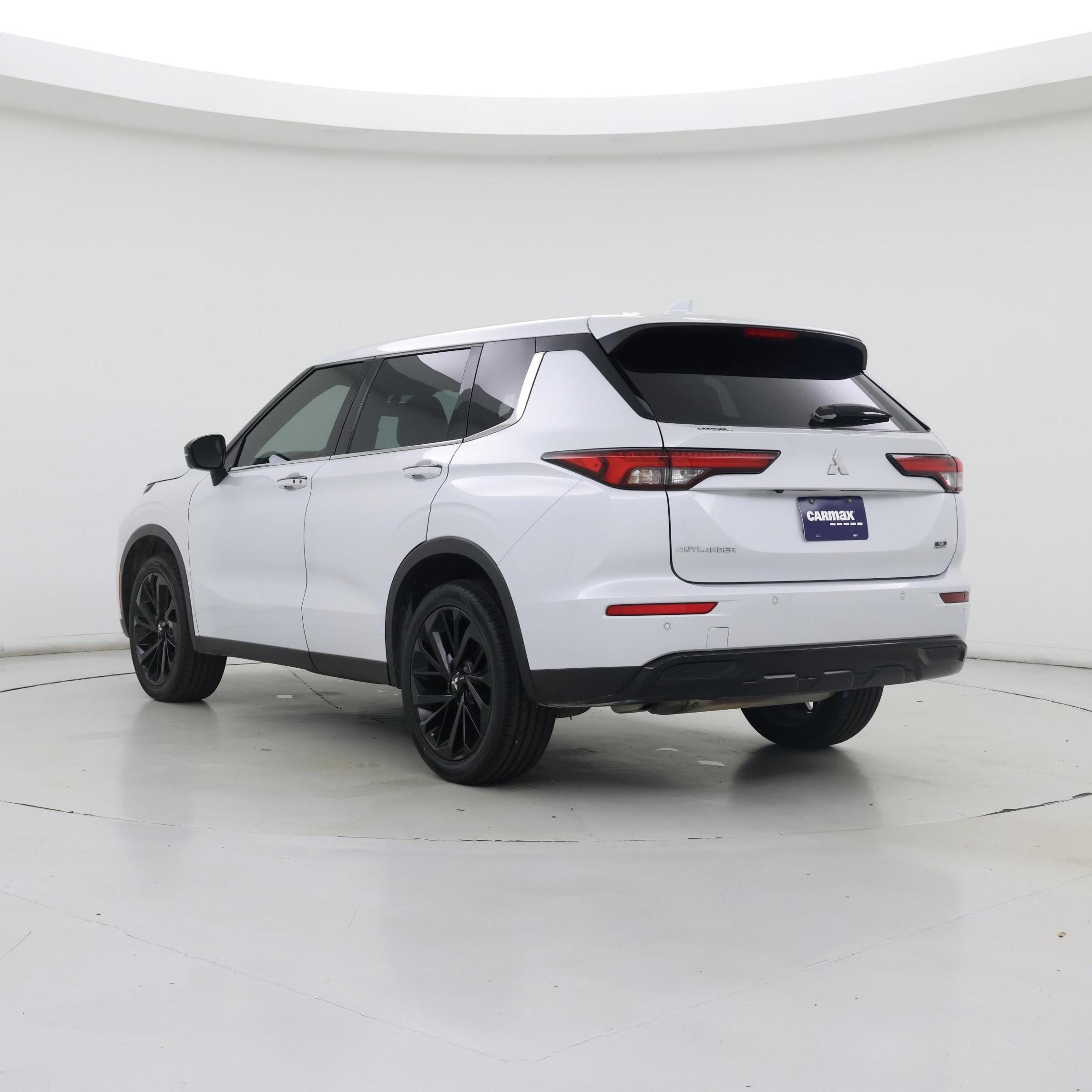 Thumbnail: 2023 Mitsubishi Outlander - 2