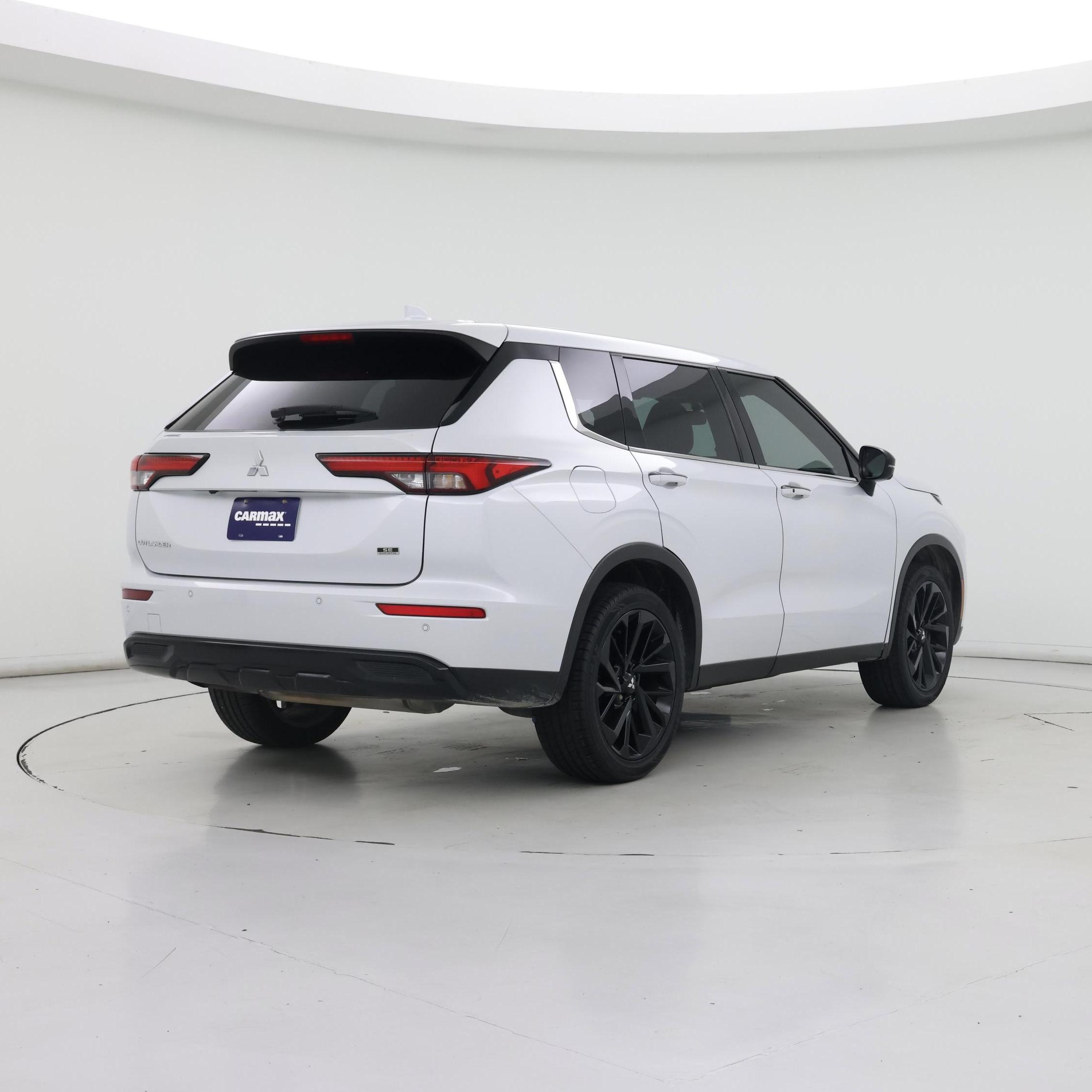 Thumbnail: 2023 Mitsubishi Outlander - 8