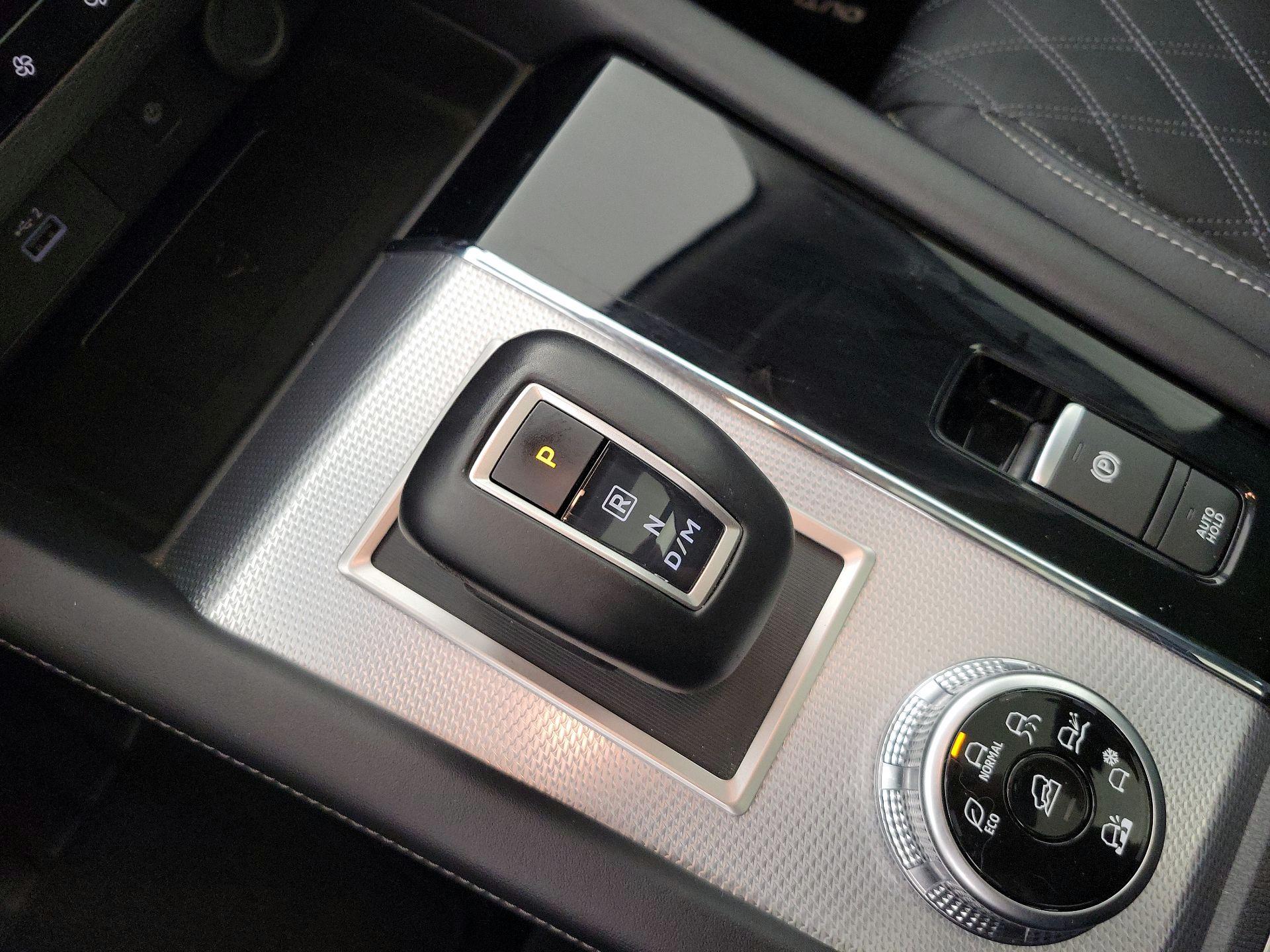 Thumbnail: 2023 Mitsubishi Outlander - 18