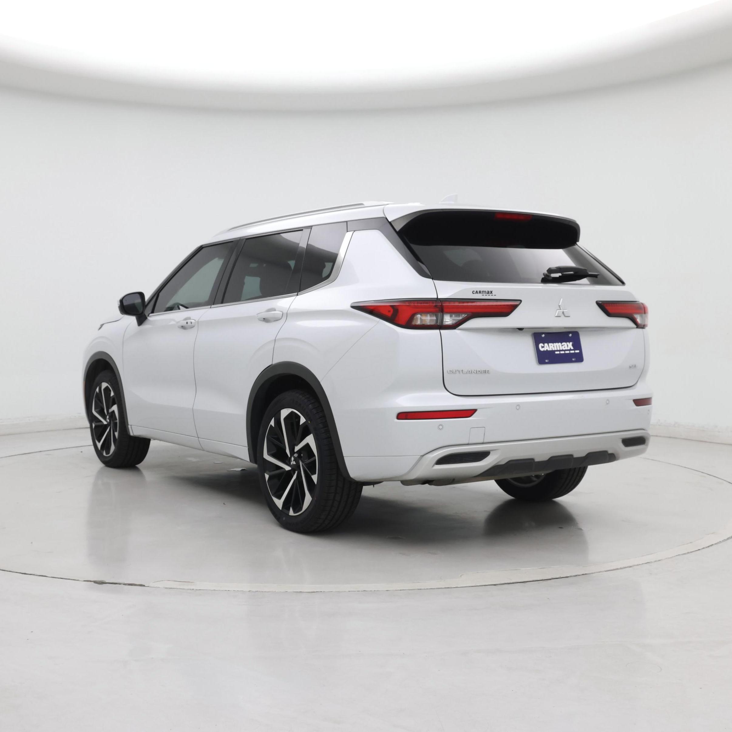 Thumbnail: 2023 Mitsubishi Outlander - 2