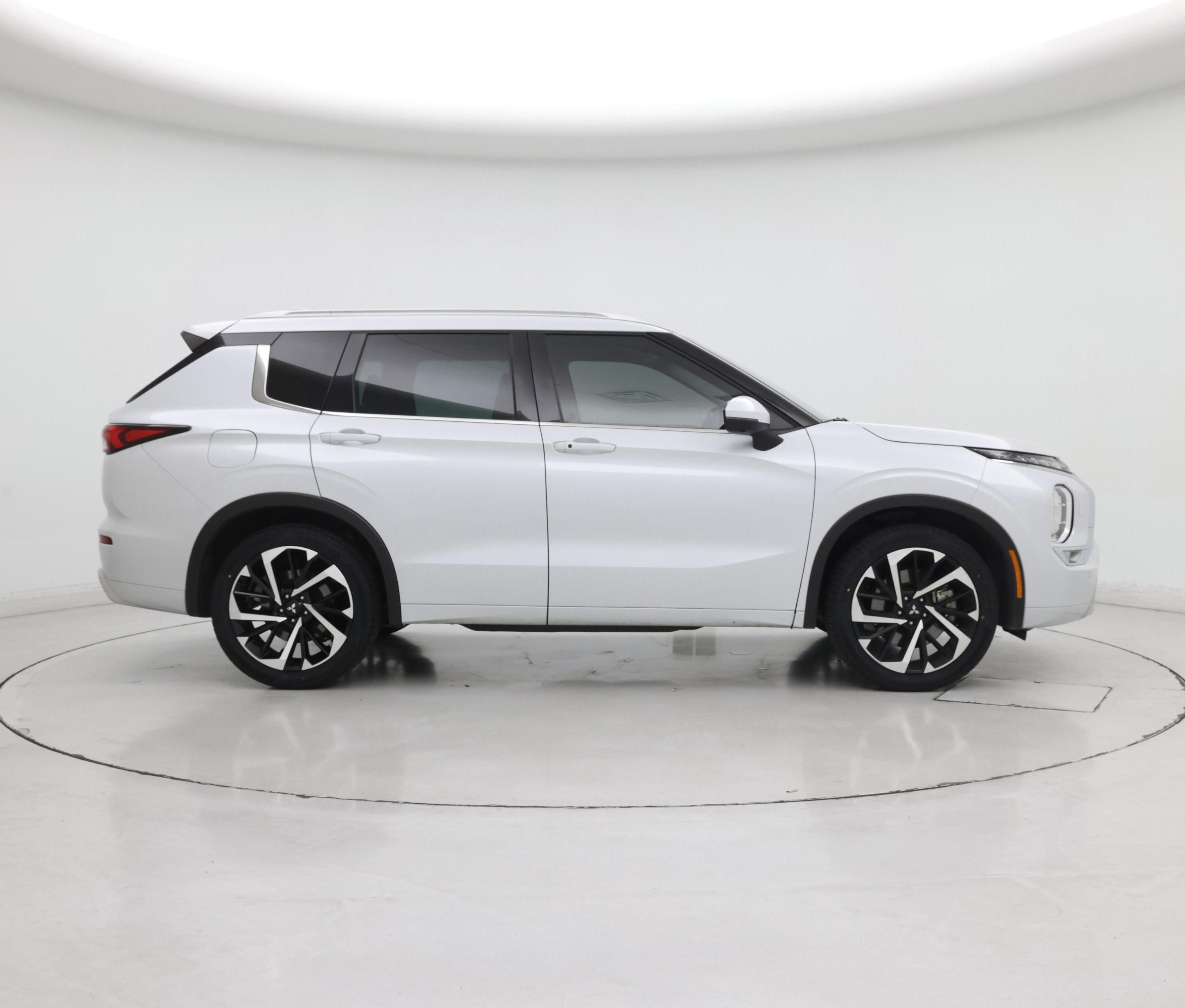 Thumbnail: 2023 Mitsubishi Outlander - 7