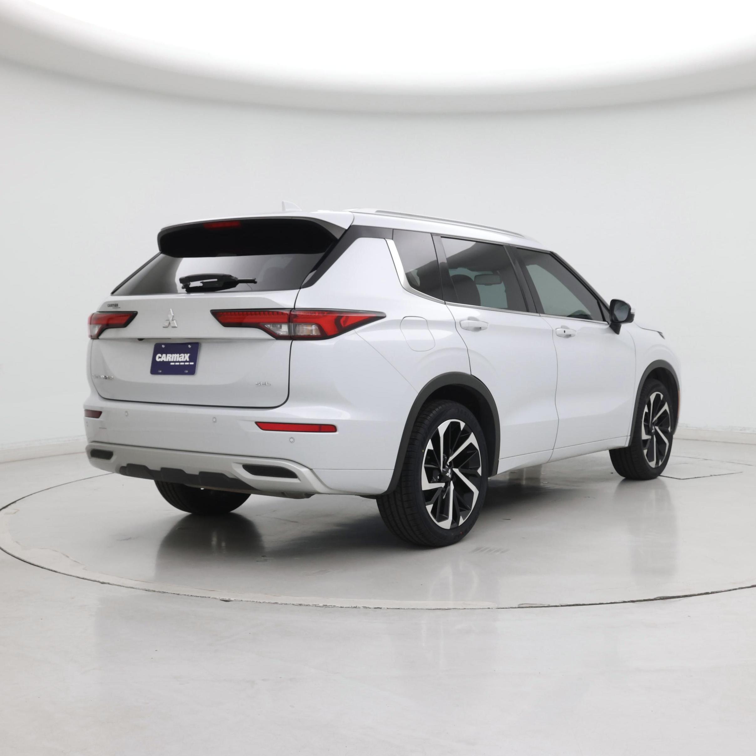 Thumbnail: 2023 Mitsubishi Outlander - 8