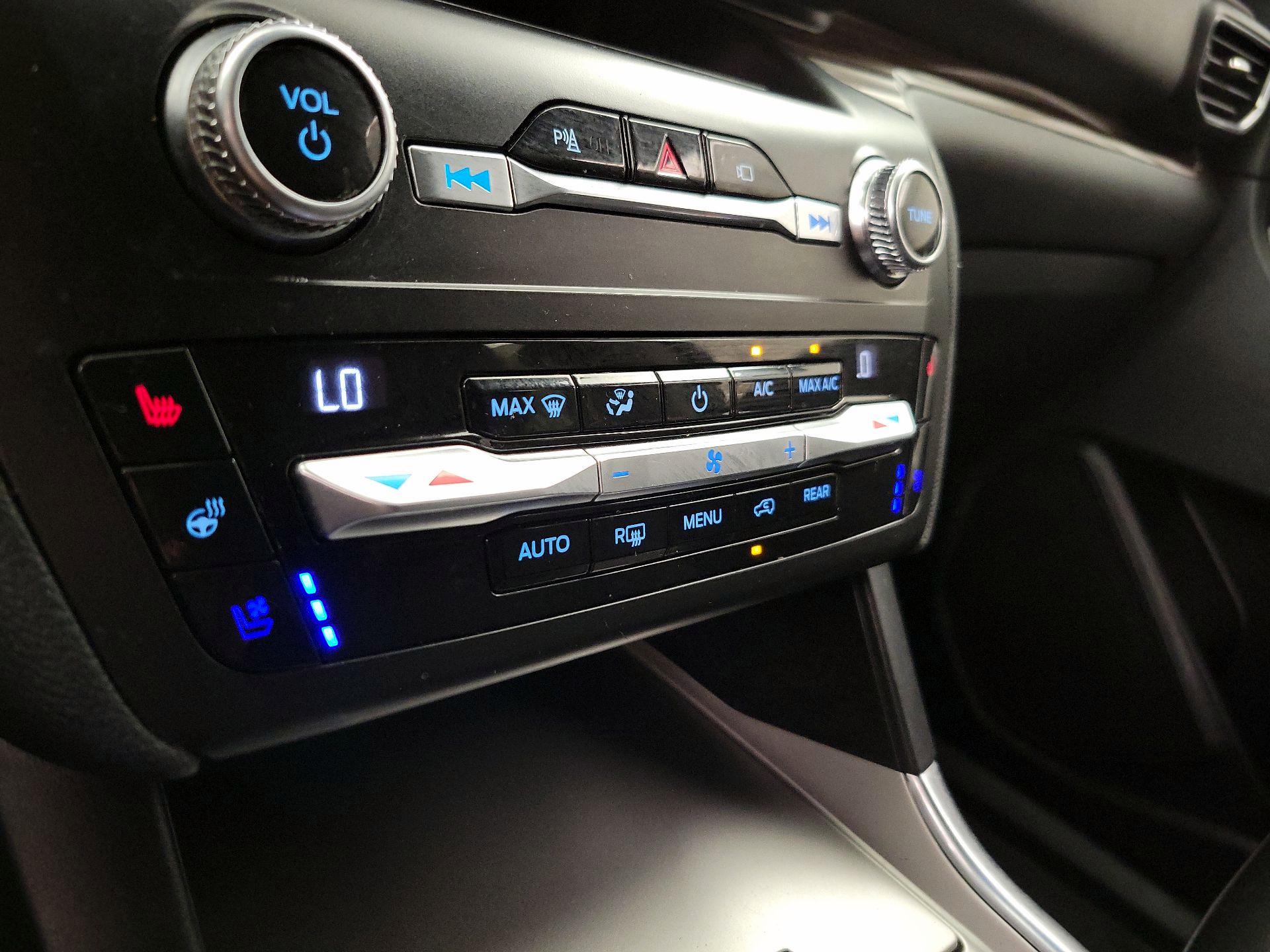 Thumbnail: 2020 Ford Explorer - 17