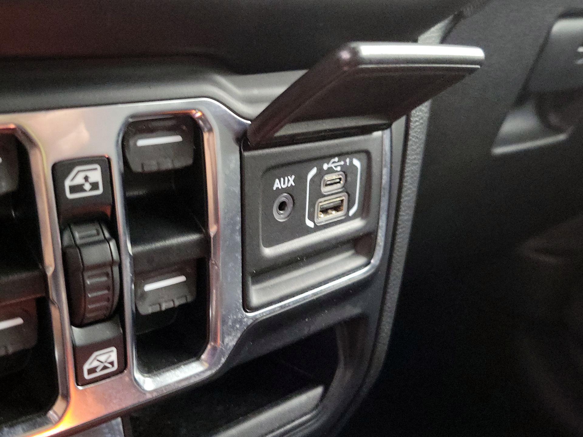 Thumbnail: 2021 Jeep Wrangler - 18