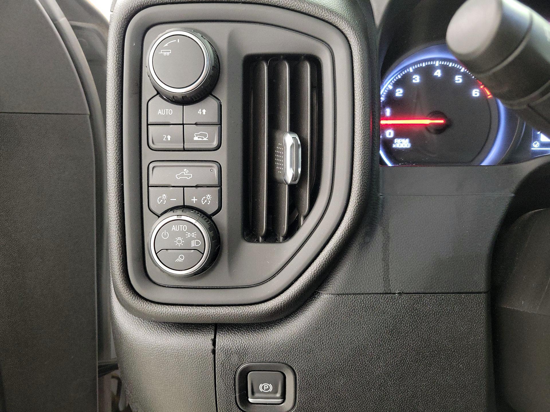 Thumbnail: 2021 Chevrolet Silverado 1500 - 13