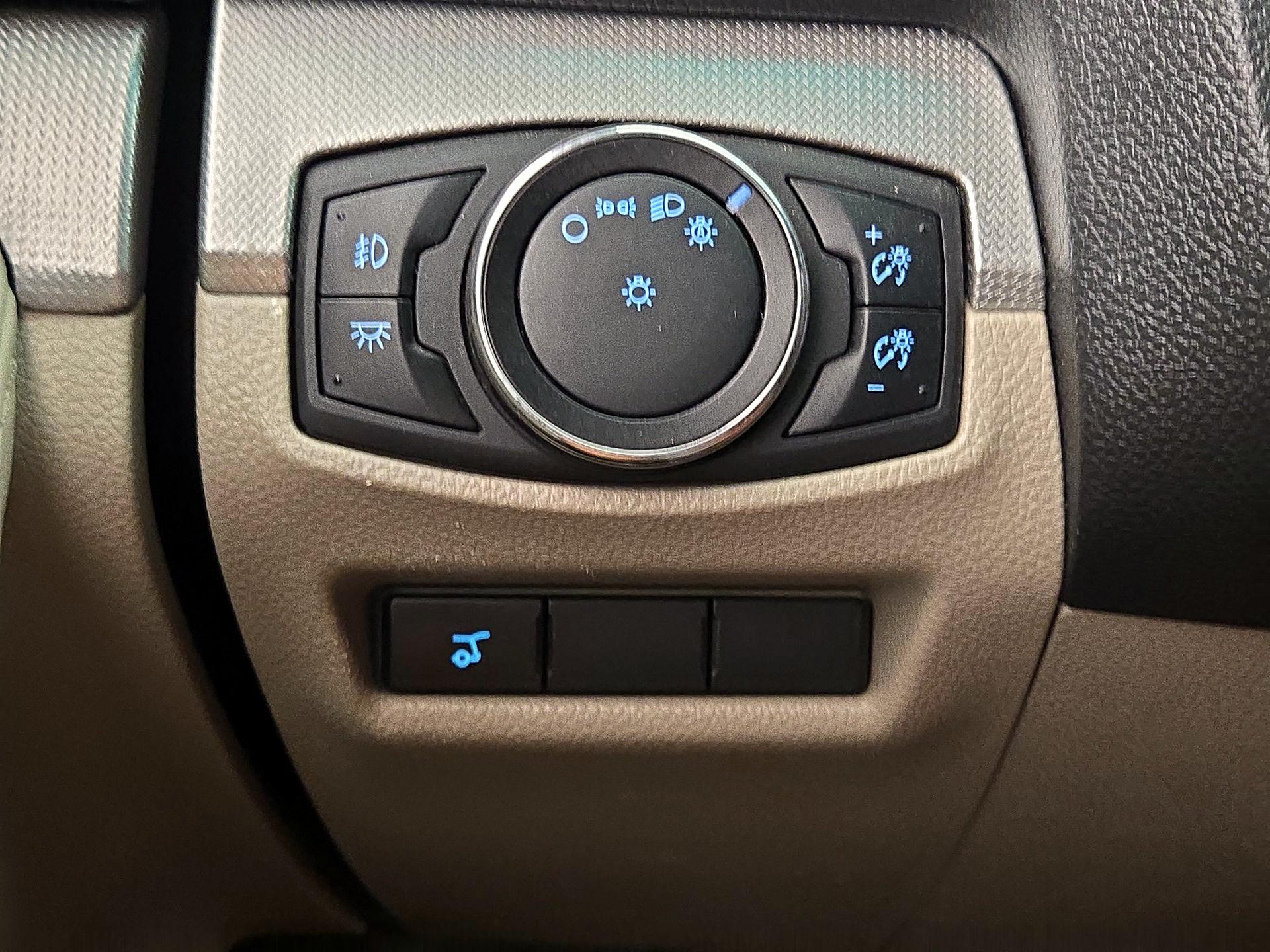 Thumbnail: 2014 Ford Explorer - 13