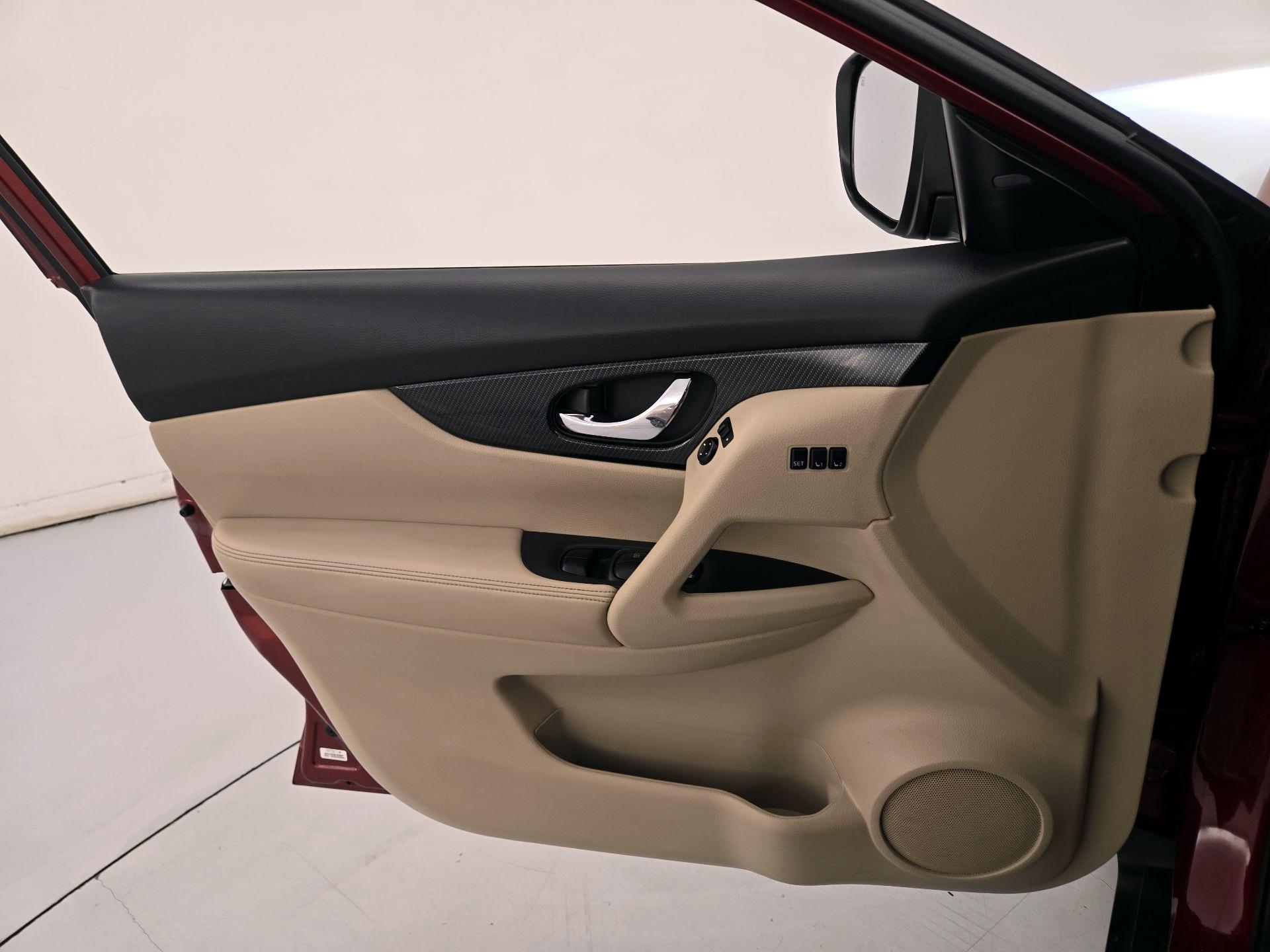 Thumbnail: 2020 Nissan Rogue - 12