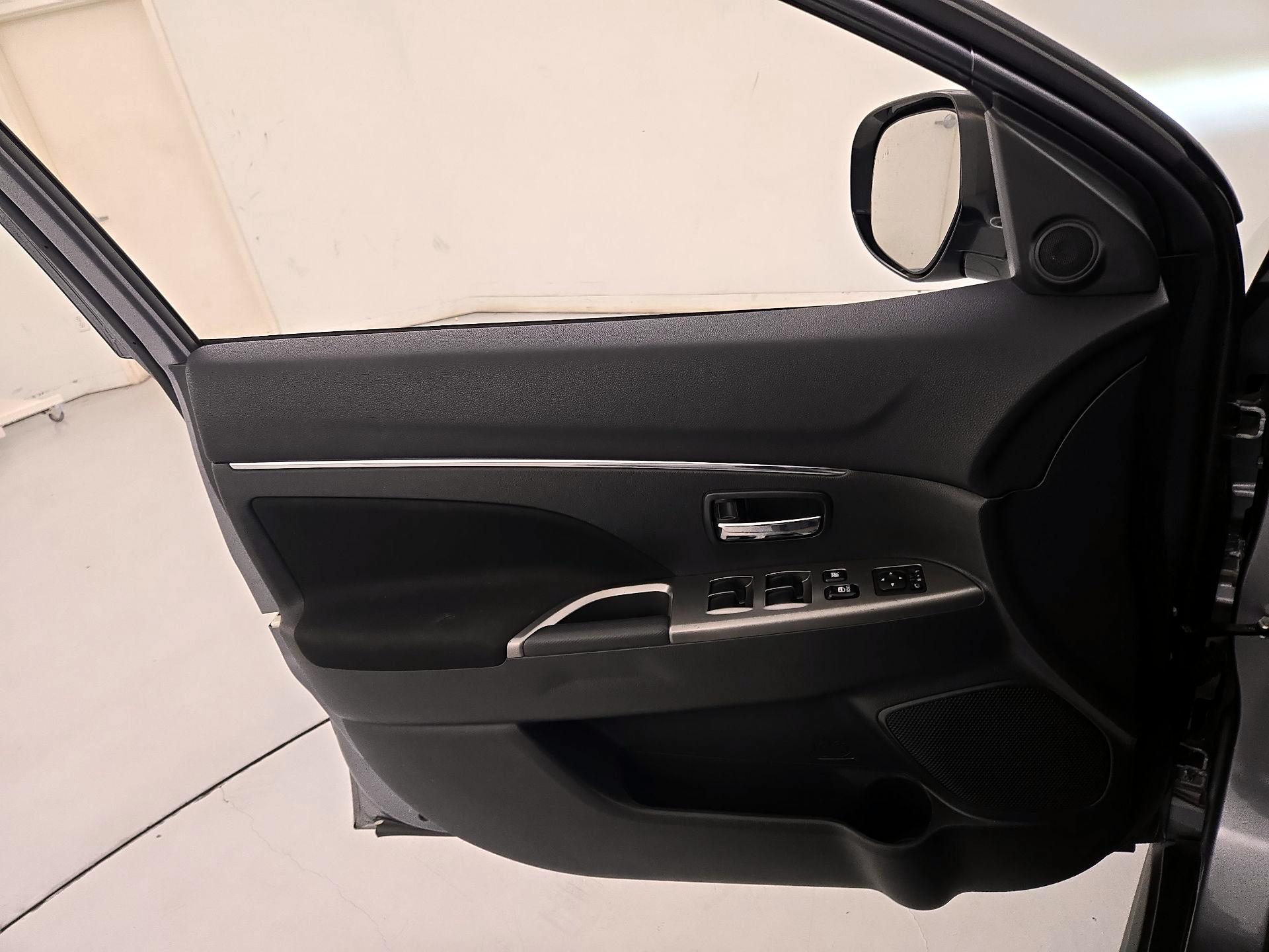 Thumbnail: 2020 Mitsubishi Outlander Sport - 12