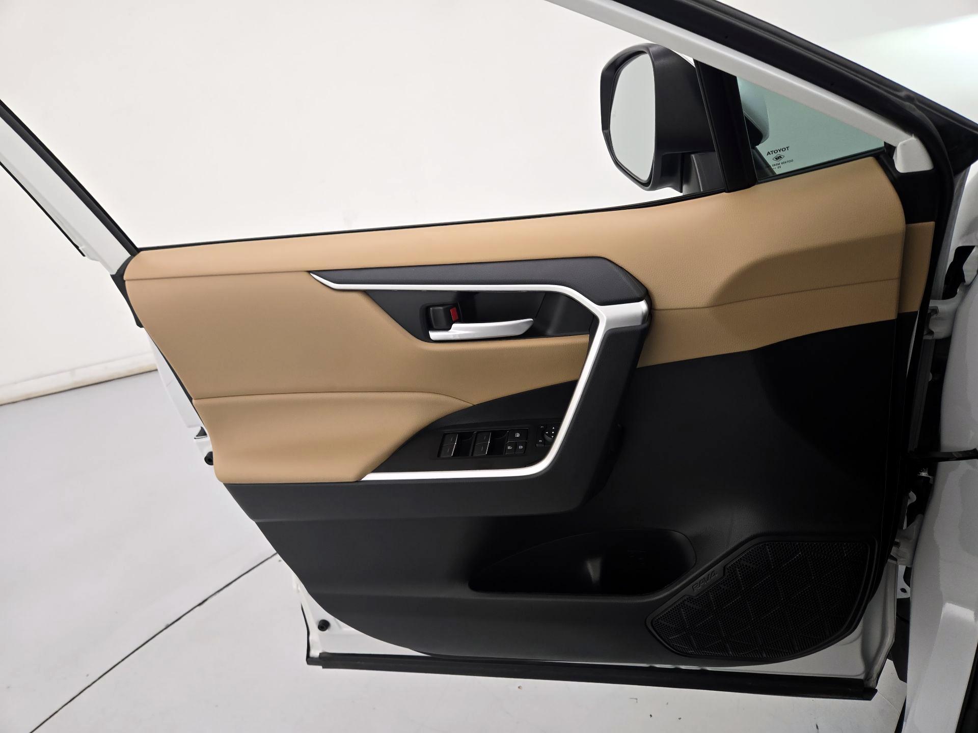 Thumbnail: 2024 Toyota RAV4 - 12