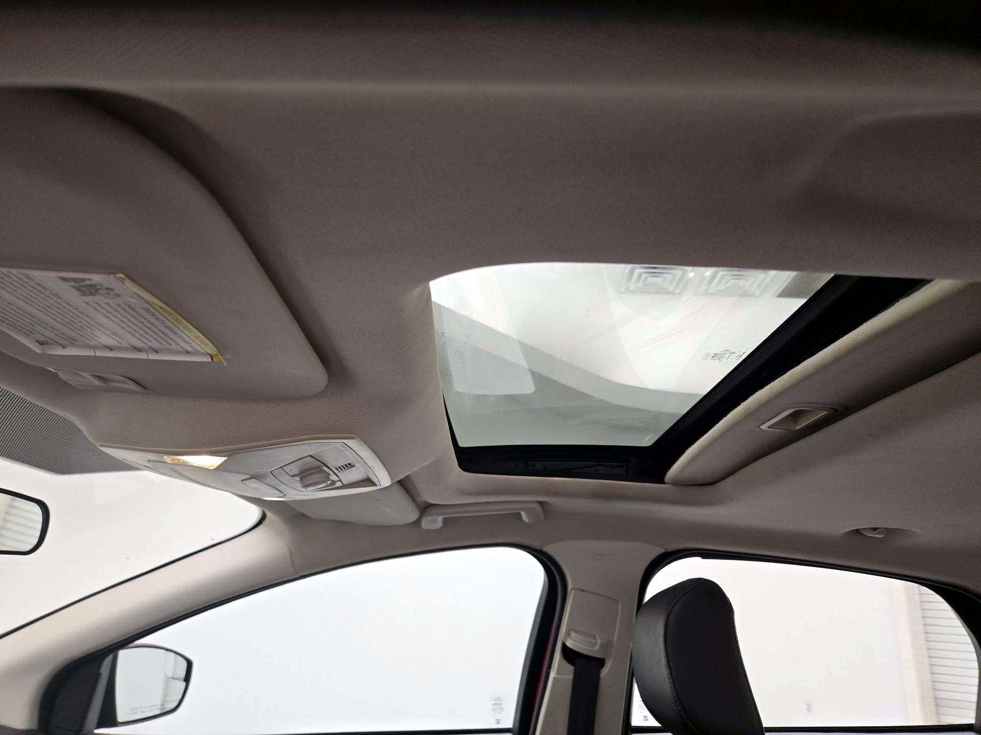 Thumbnail: 2015 Ford Focus - 19