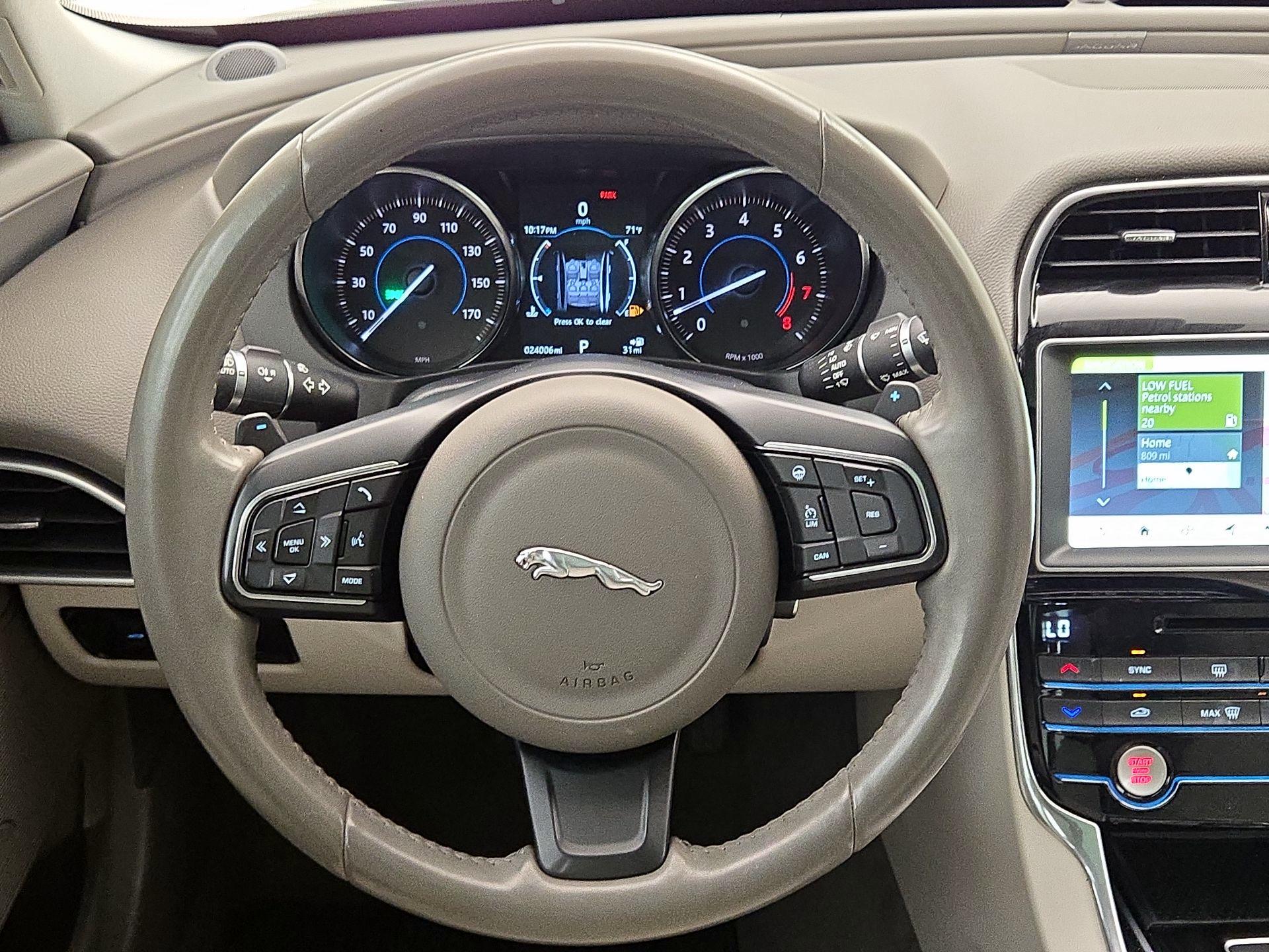 Thumbnail: 2017 Jaguar XE - 10