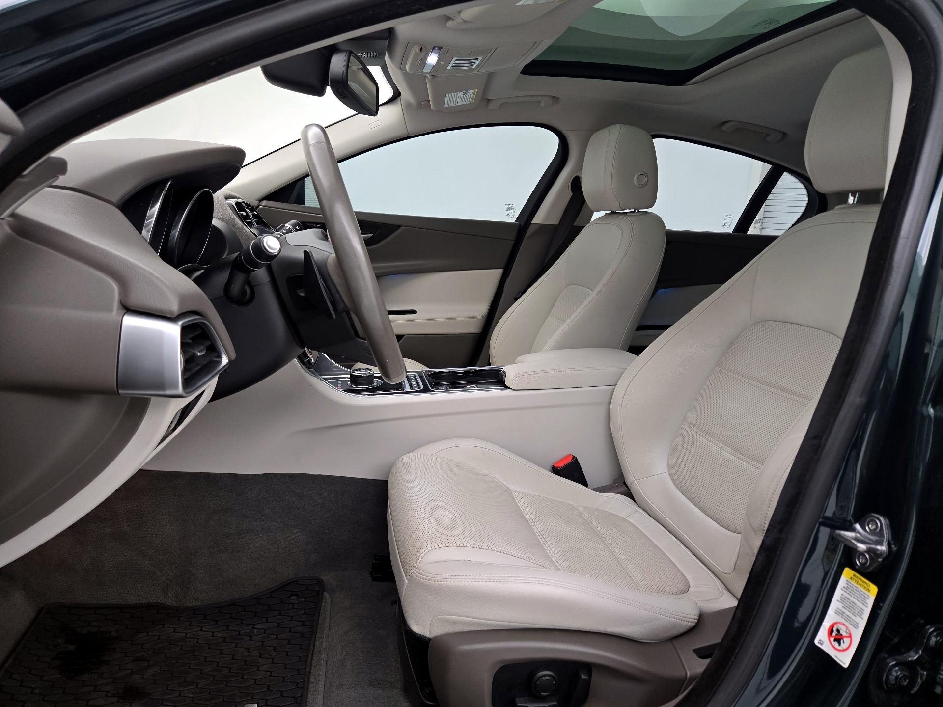 Thumbnail: 2017 Jaguar XE - 11