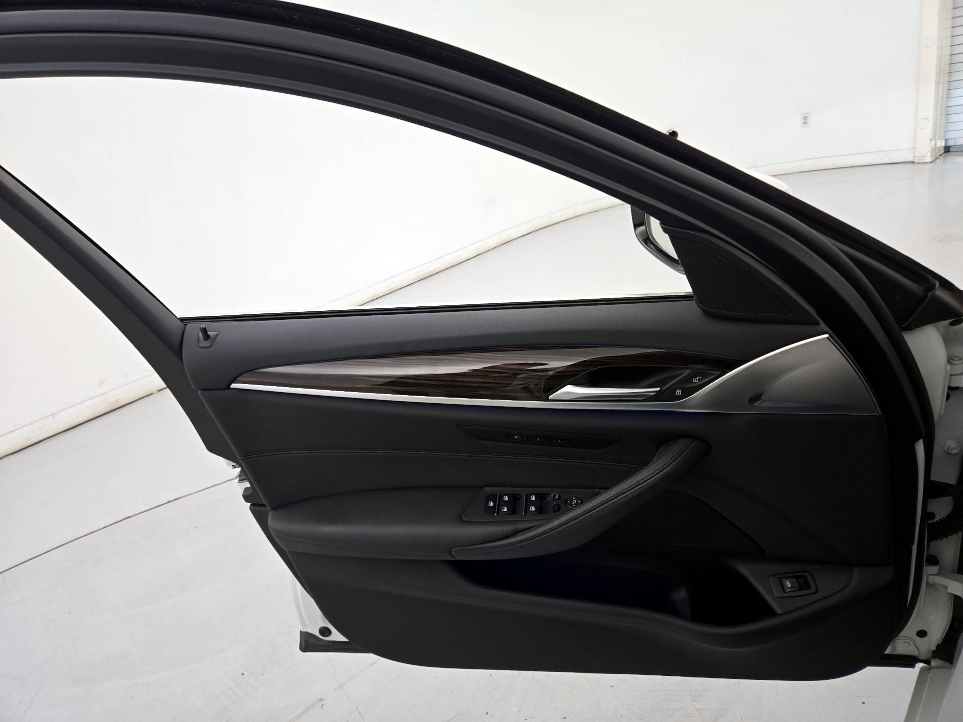 Thumbnail: 2019 BMW 5 Series - 10