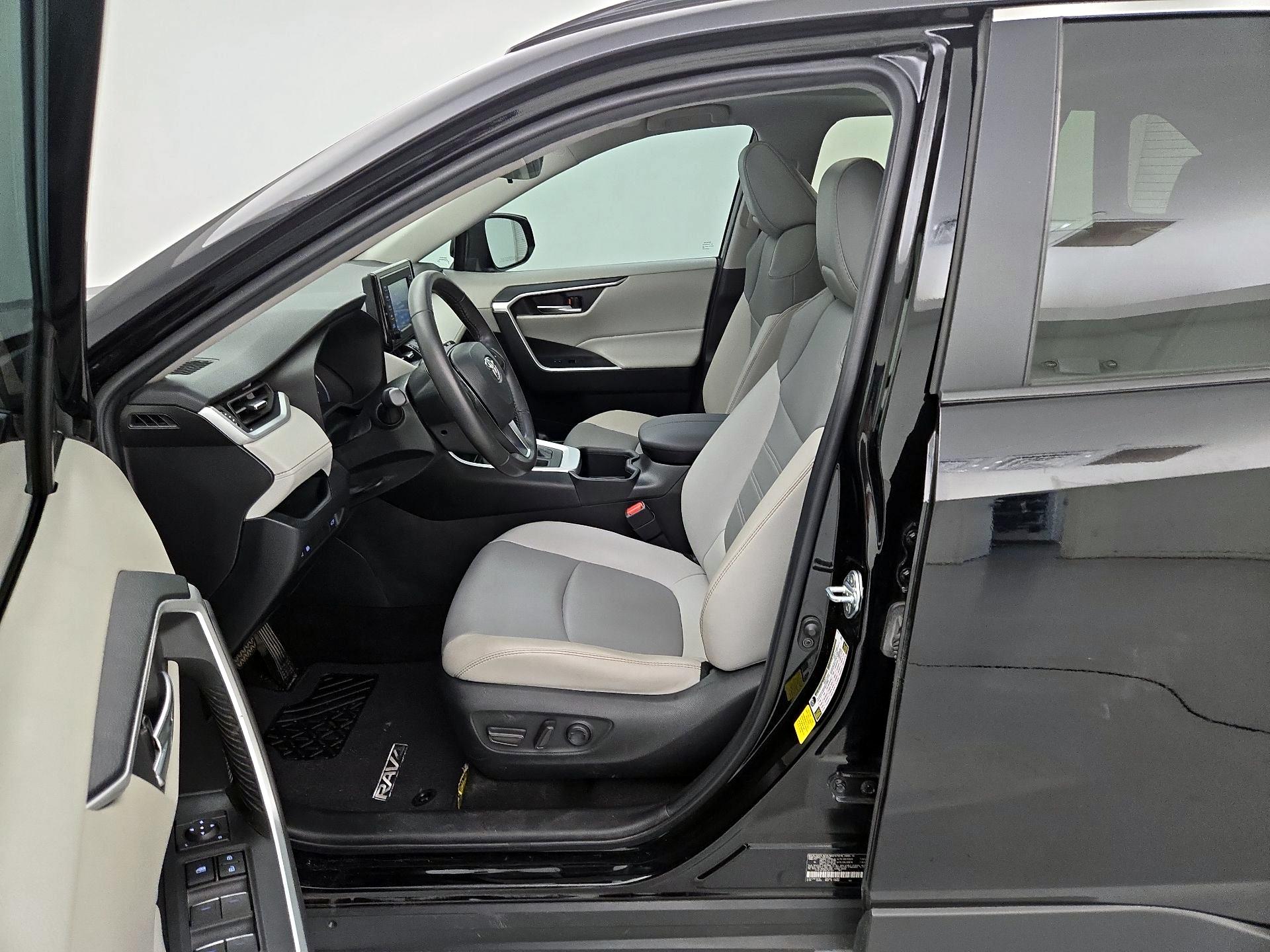 Thumbnail: 2022 Toyota RAV4 - 11