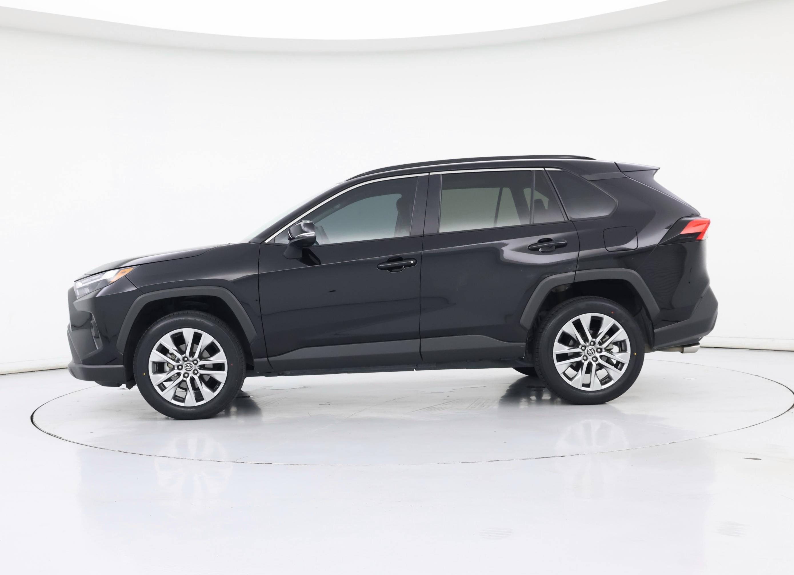 Thumbnail: 2022 Toyota RAV4 - 3