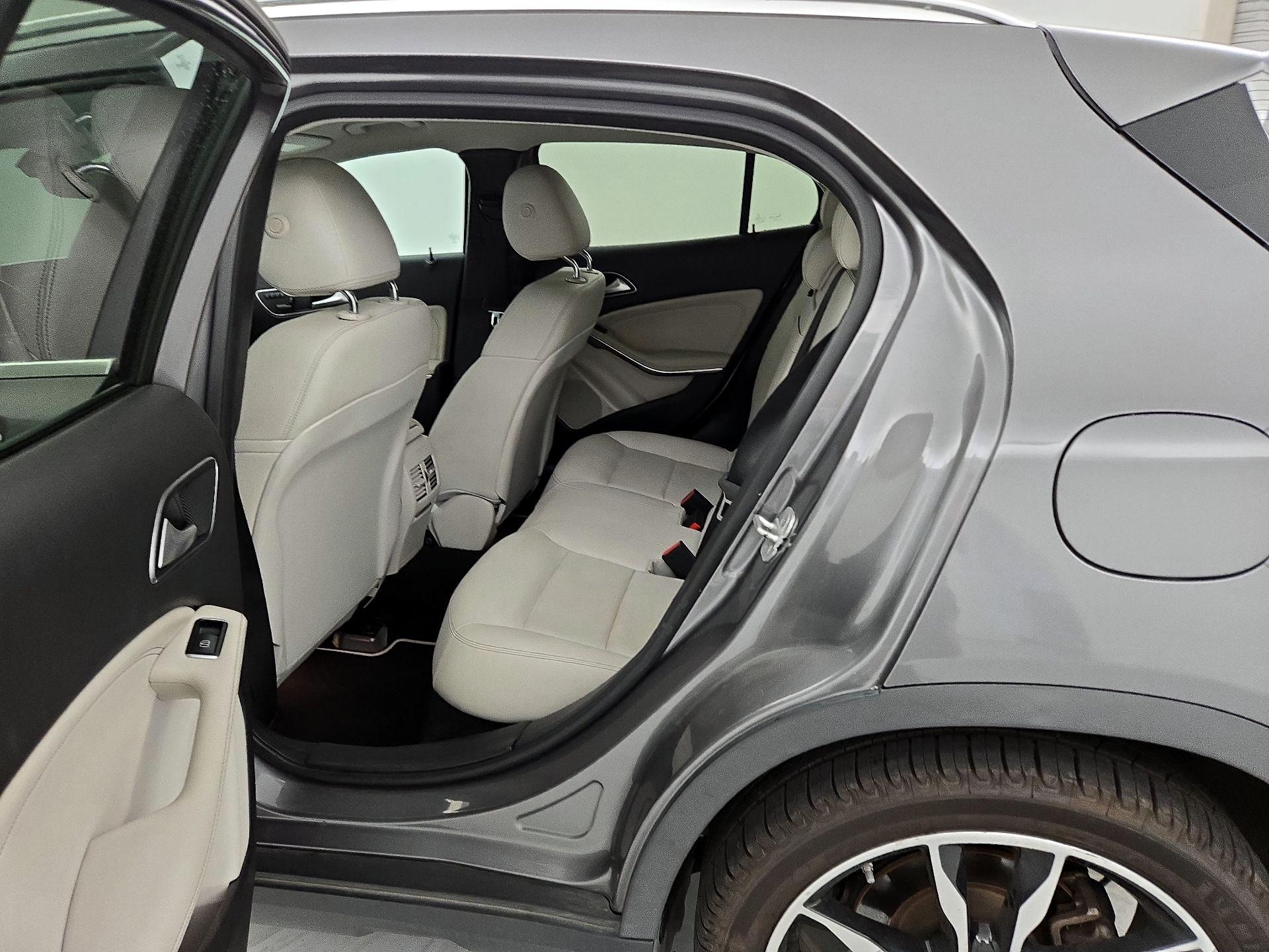 Thumbnail: 2017 Mercedes-Benz GLA - 20