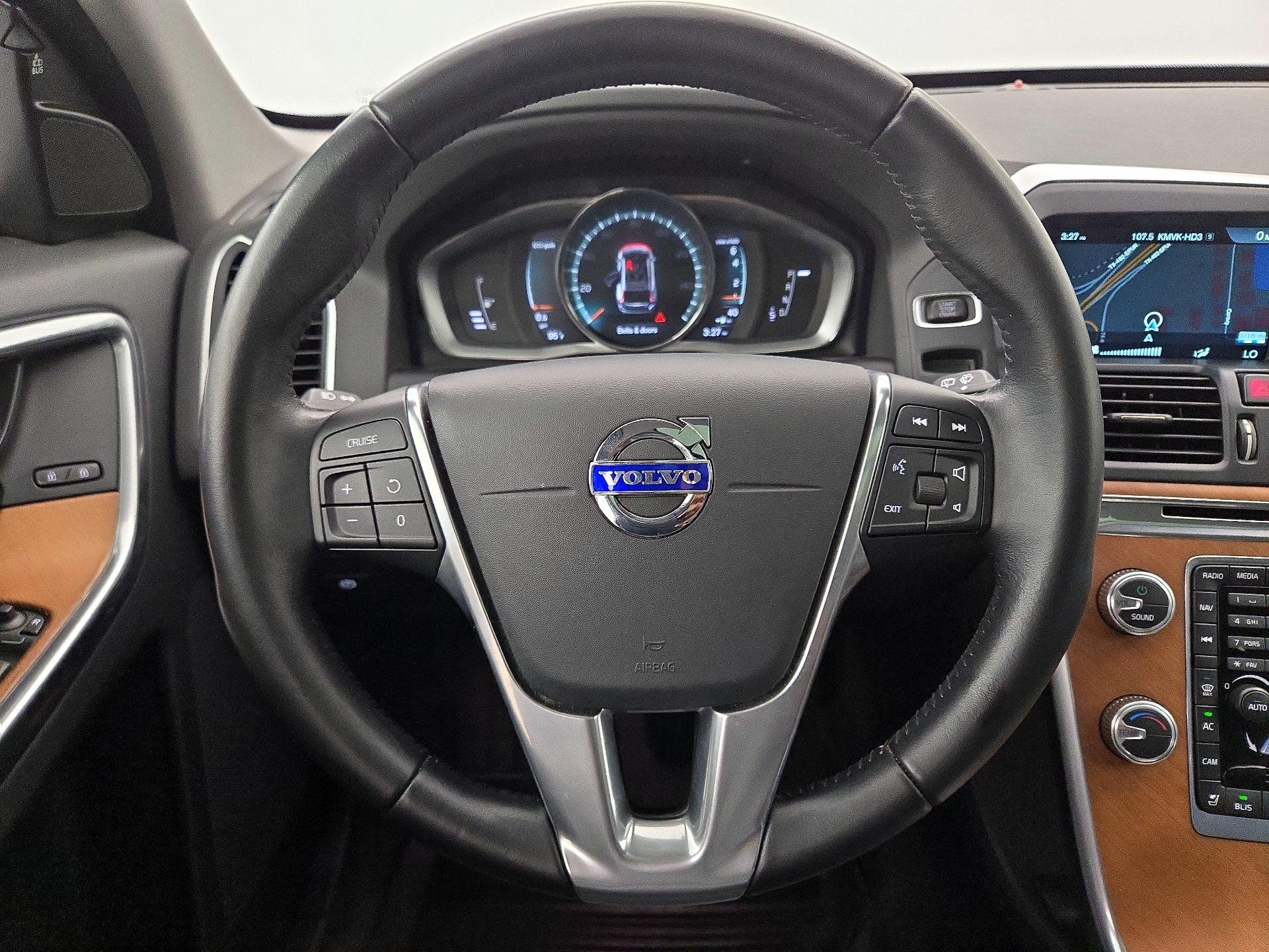 Thumbnail: 2017 Volvo XC60 - 10
