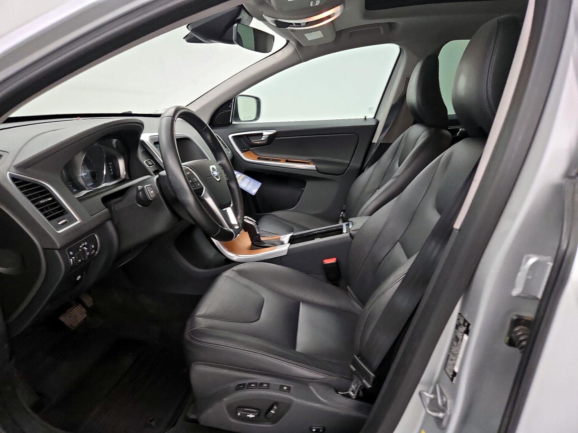 Thumbnail: 2017 Volvo XC60 - 11