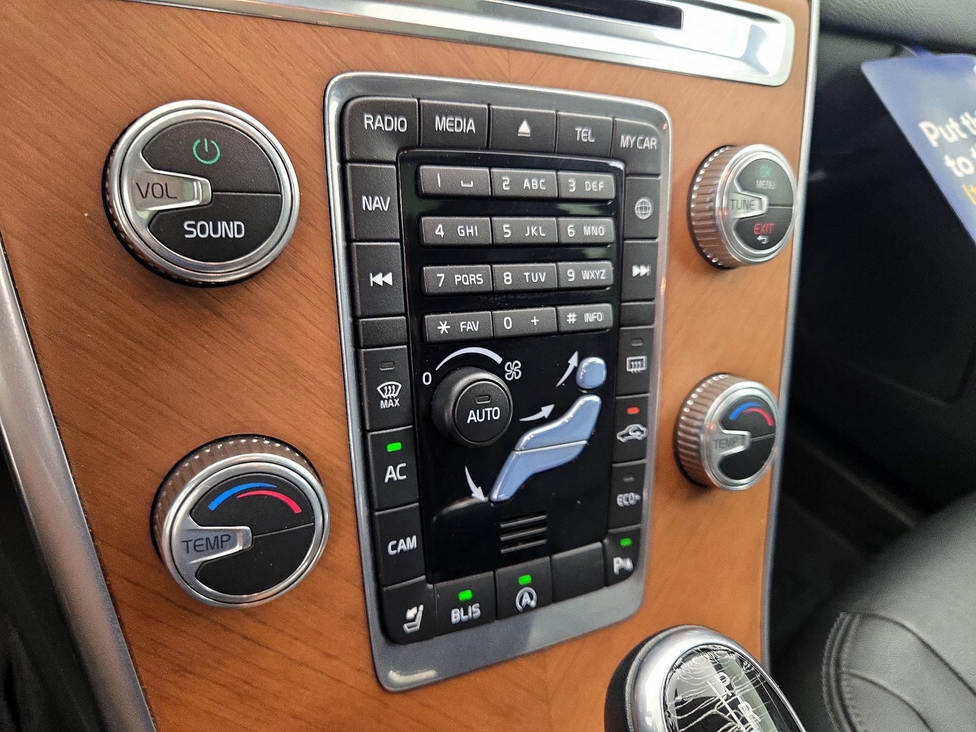 Thumbnail: 2017 Volvo XC60 - 17