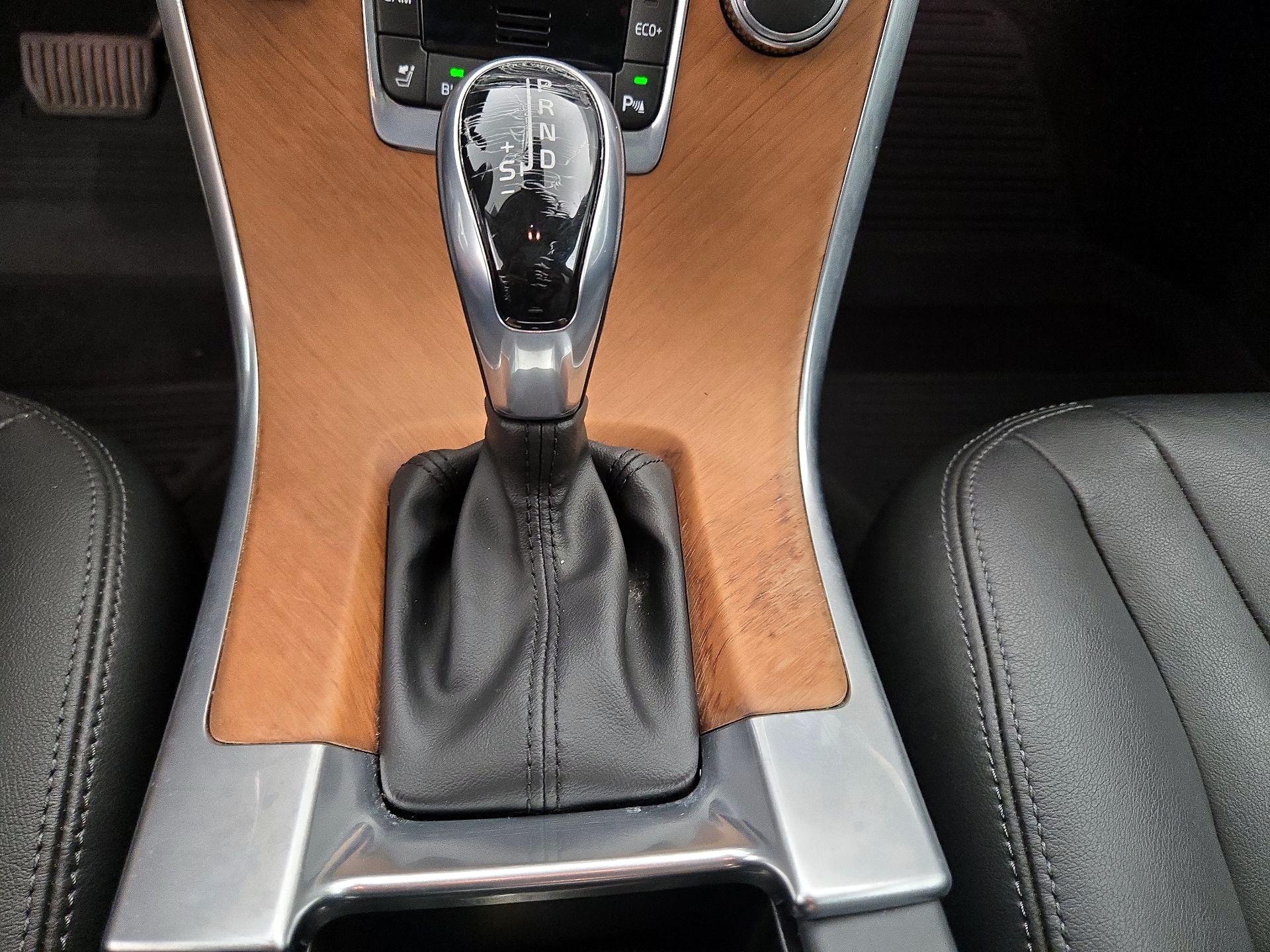 Thumbnail: 2017 Volvo XC60 - 18